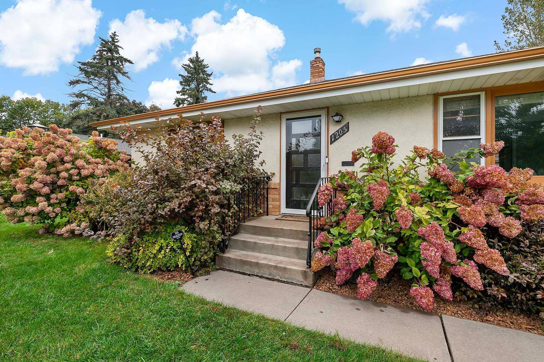 Roseville, MN 55113,1205 Autumn ST
