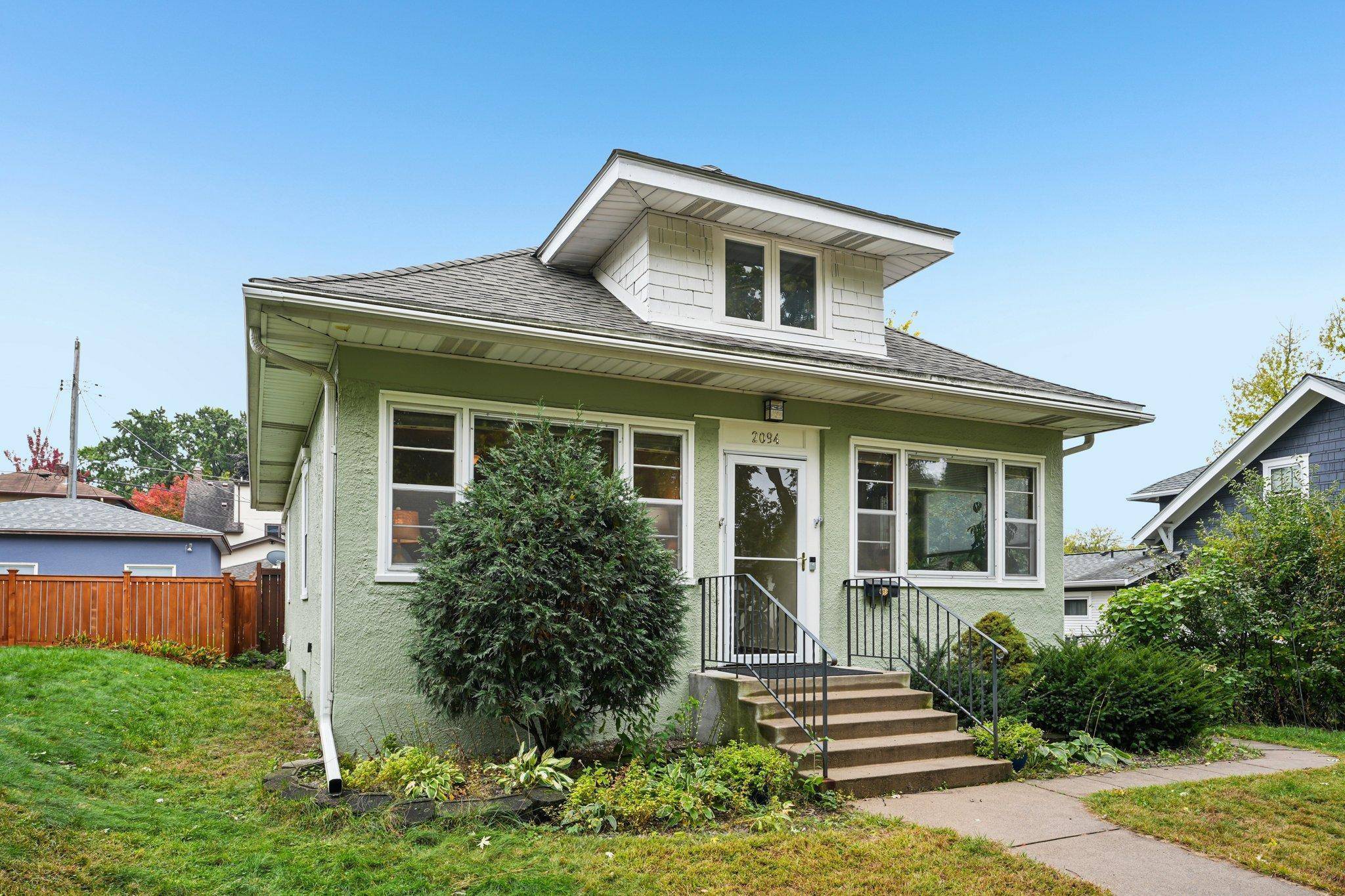 Saint Paul, MN 55105,2094 Goodrich AVE