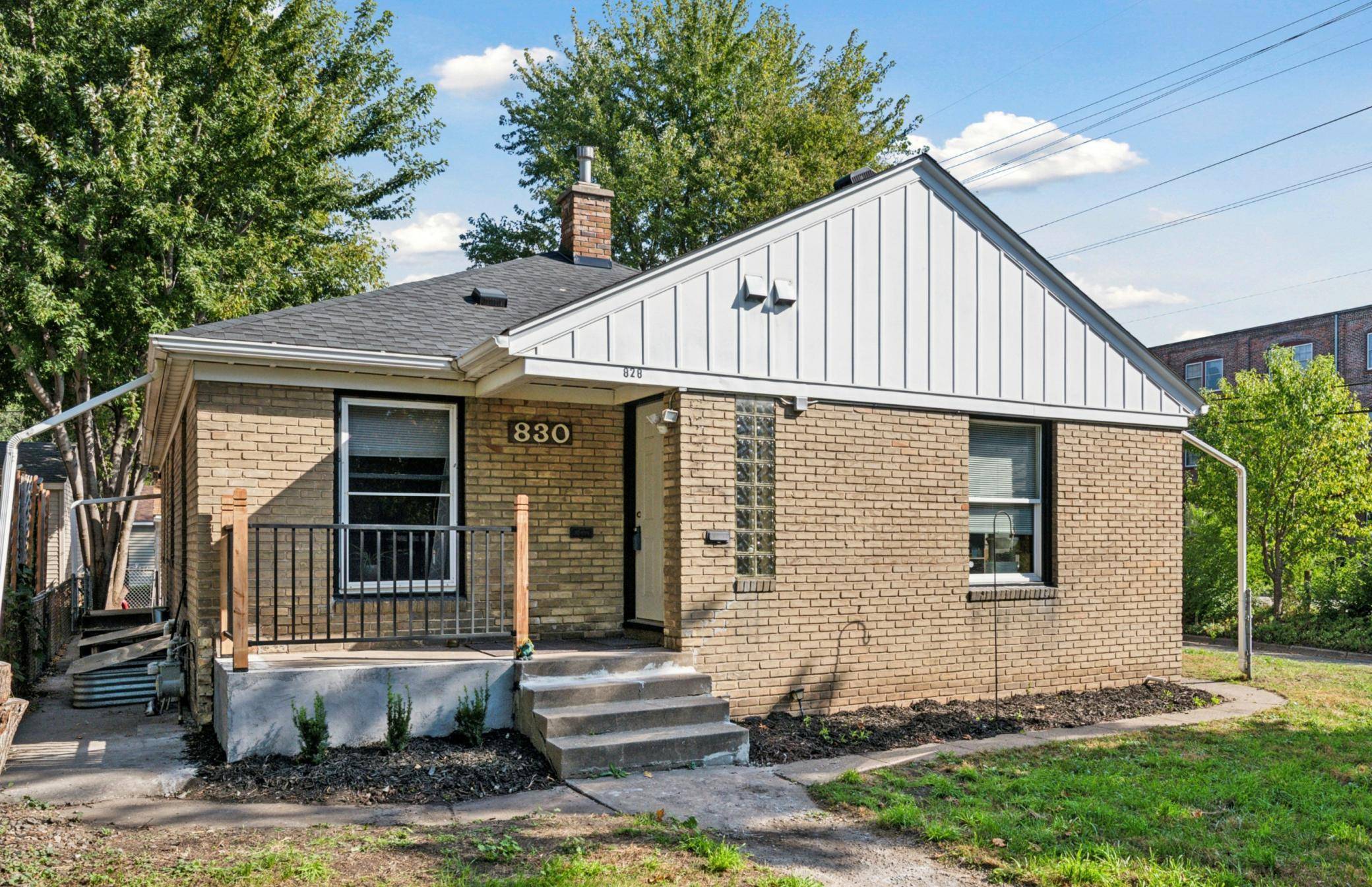 Minneapolis, MN 55414,828 23rd AVE SE