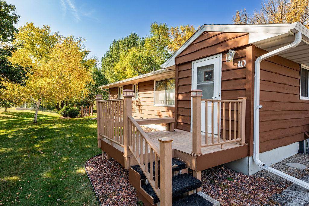 Moorhead, MN 56560,10 40th AVE S