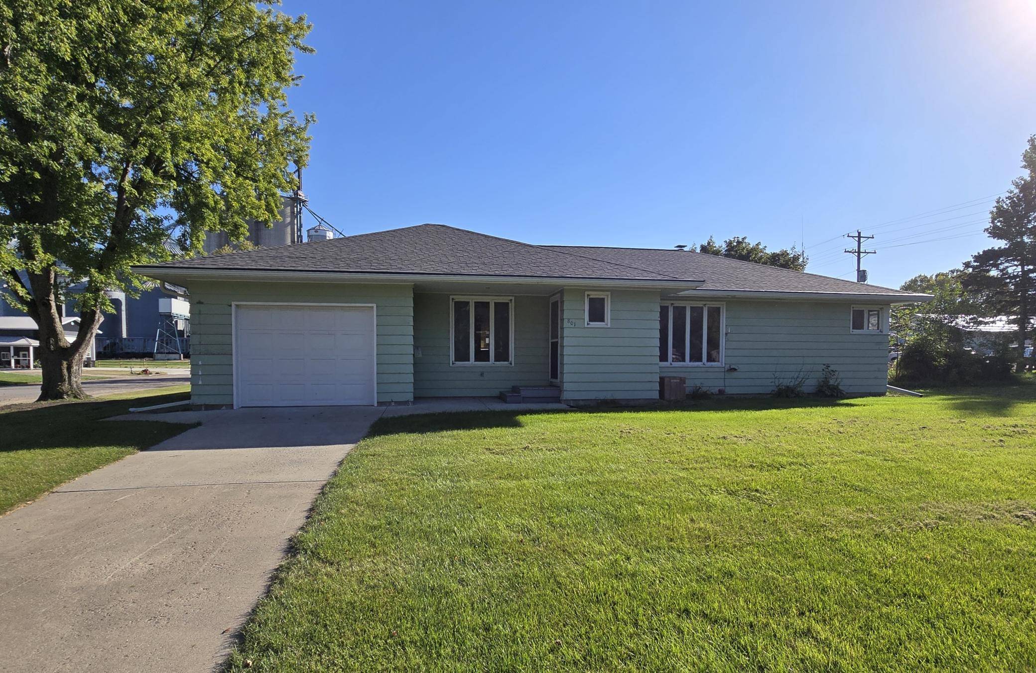 Olivia, MN 56277,801 E Elm AVE