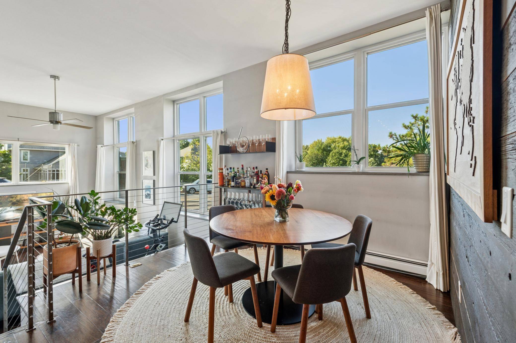 Minneapolis, MN 55413,215 7th ST NE #209