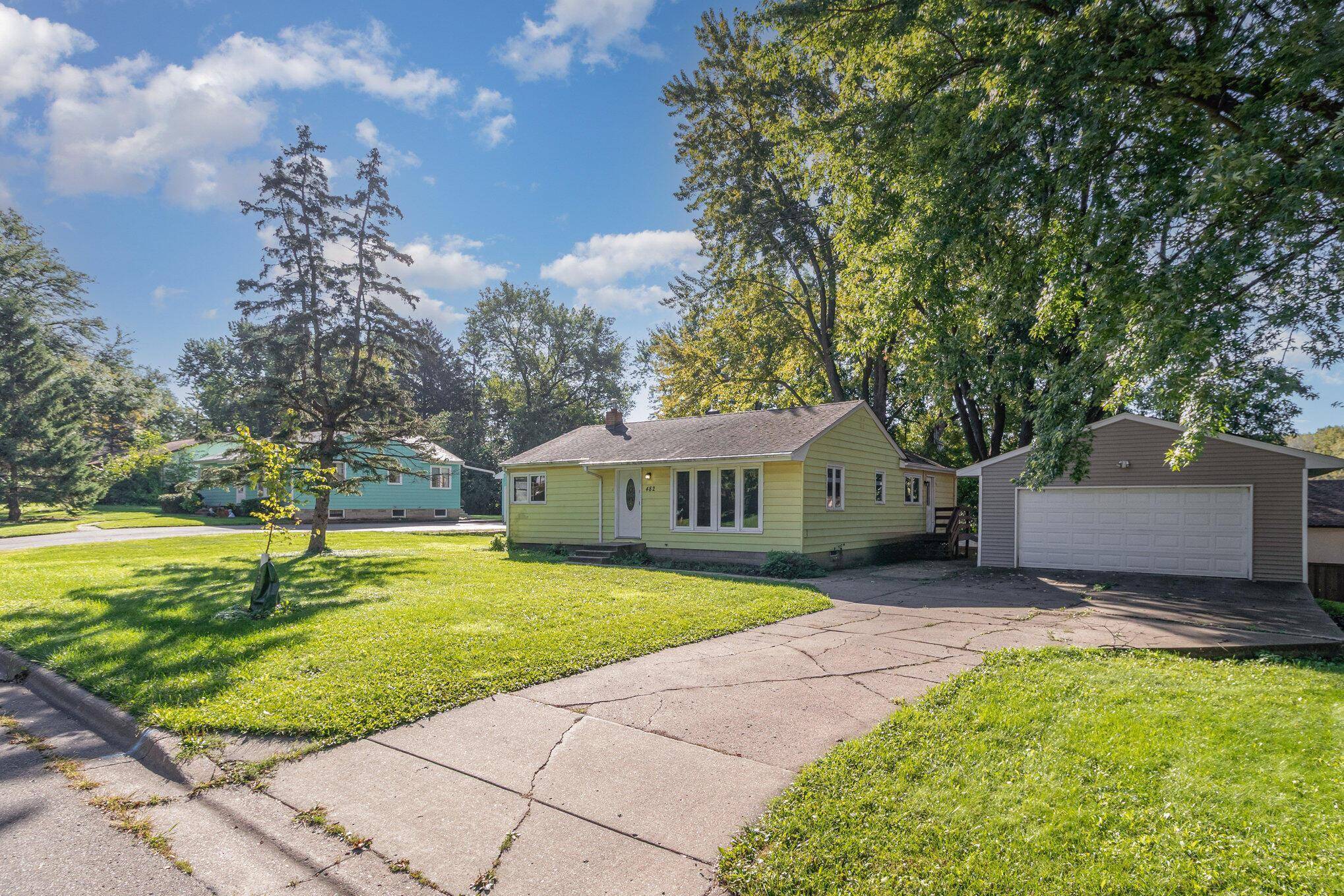 Roseville, MN 55113,482 Eldridge AVE W