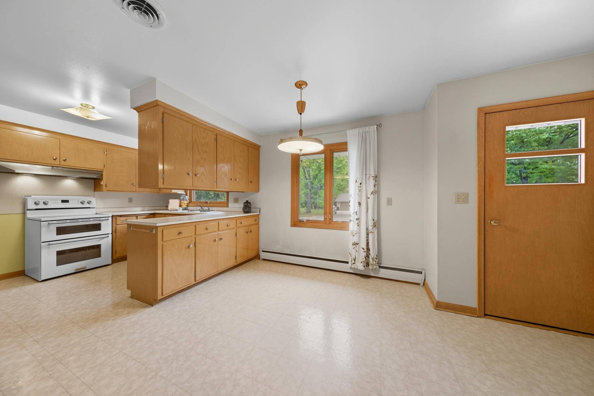 Oakdale, MN 55128,7571 Stillwater WAY N