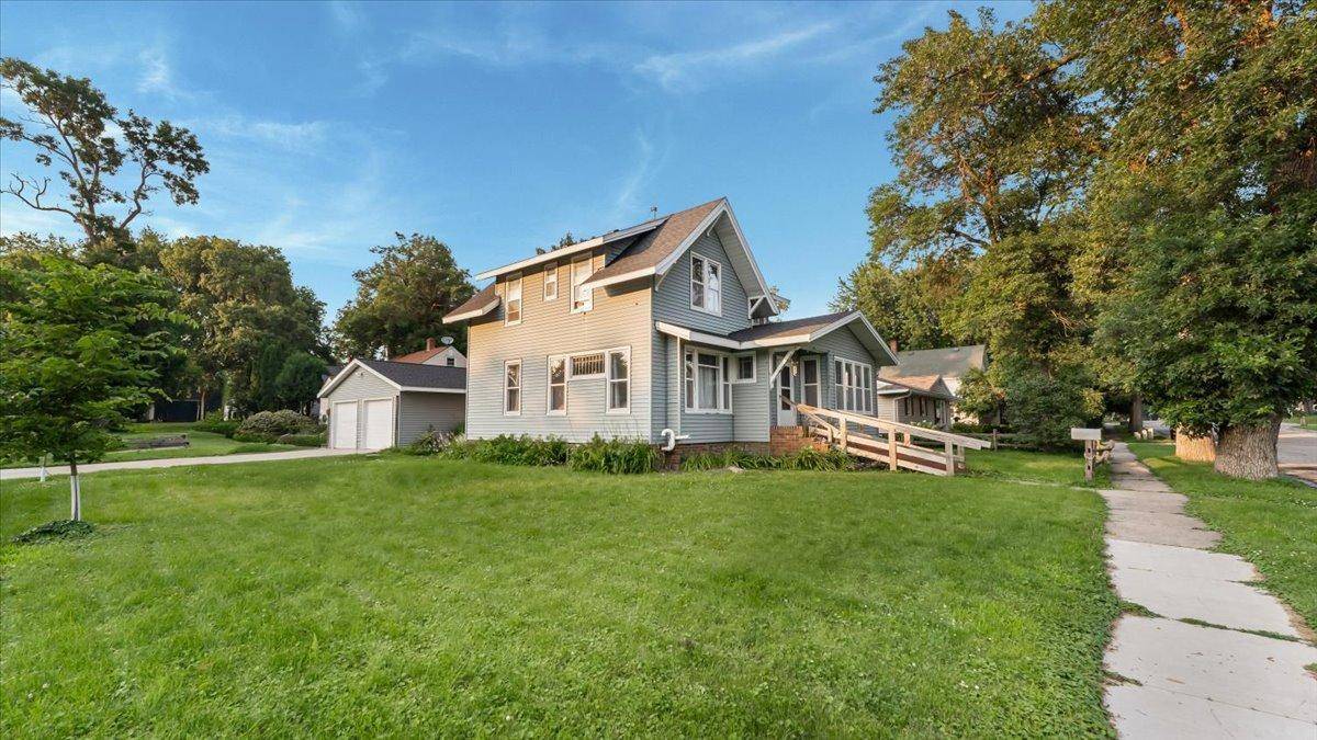 Willmar, MN 56201,1224 Becker AVE SW