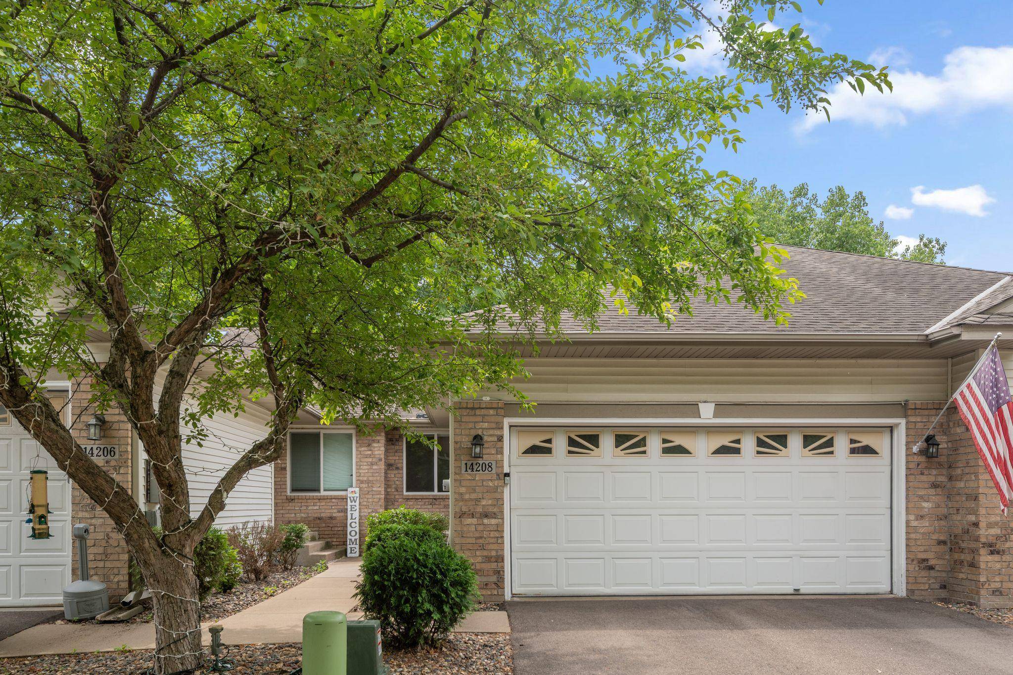 Apple Valley, MN 55124,14208 Heritage LN