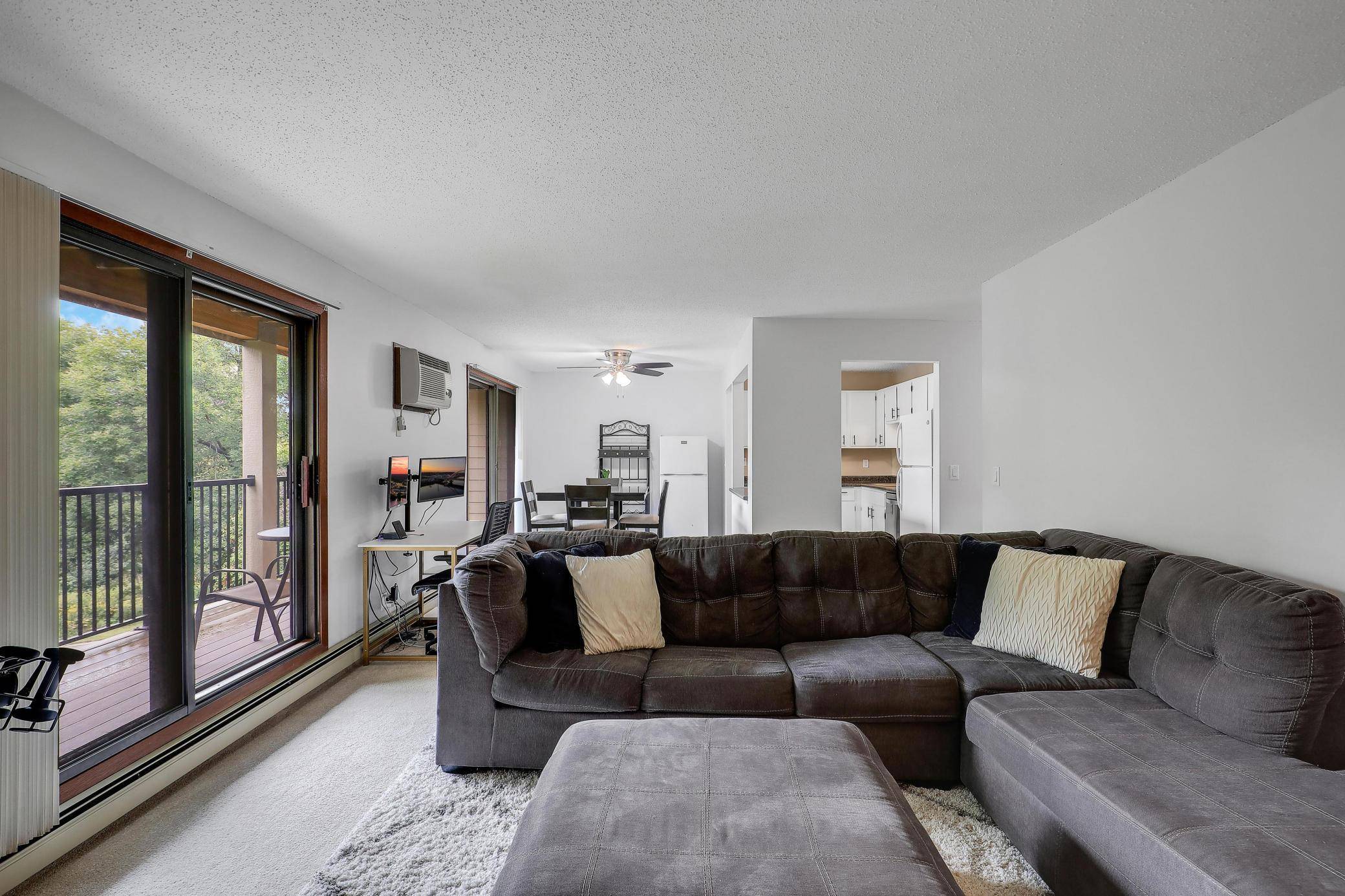 Minnetonka, MN 55343,5607 Green Circle DR #210