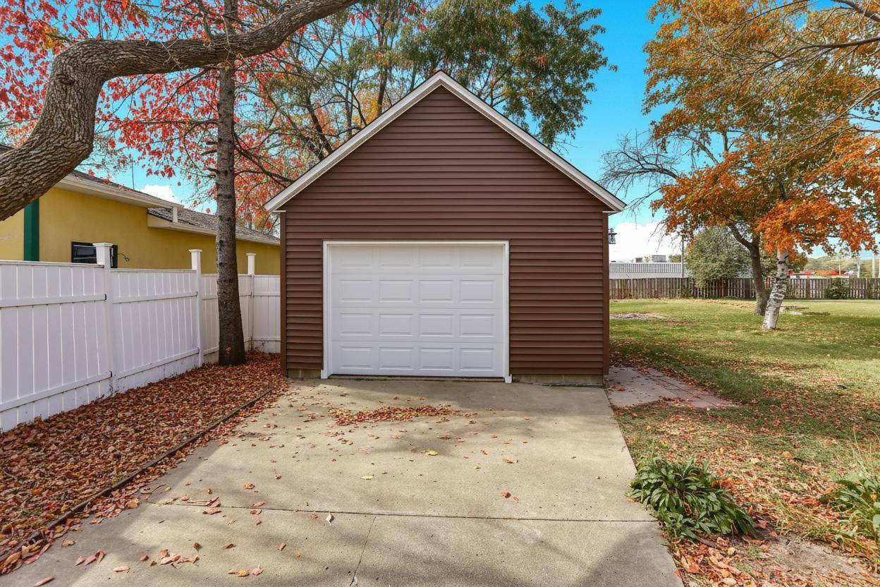 Faribault, MN 55021,38 Prairie AVE