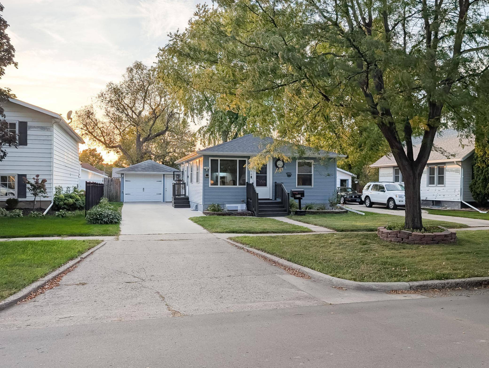 Fargo, ND 58102,1806 5th ST N