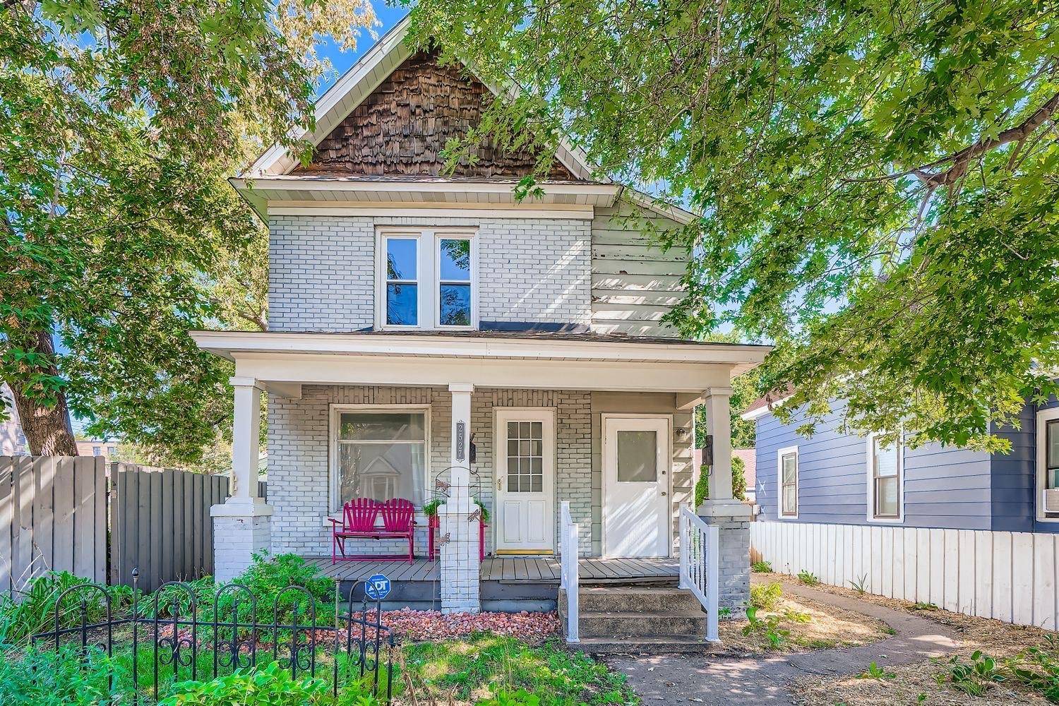 Minneapolis, MN 55418,2527 University AVE NE