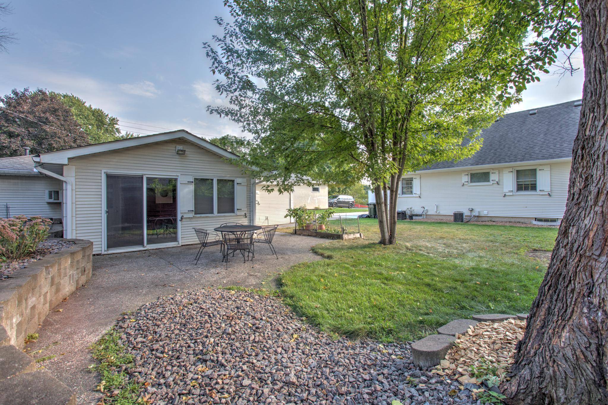 Eagan, MN 55122,2079 Garnet LN