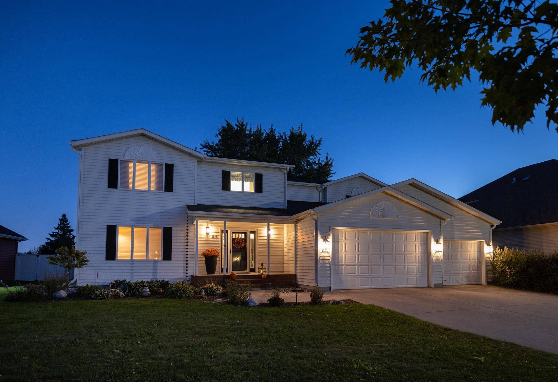 Fargo, ND 58102,916 42nd AVE N