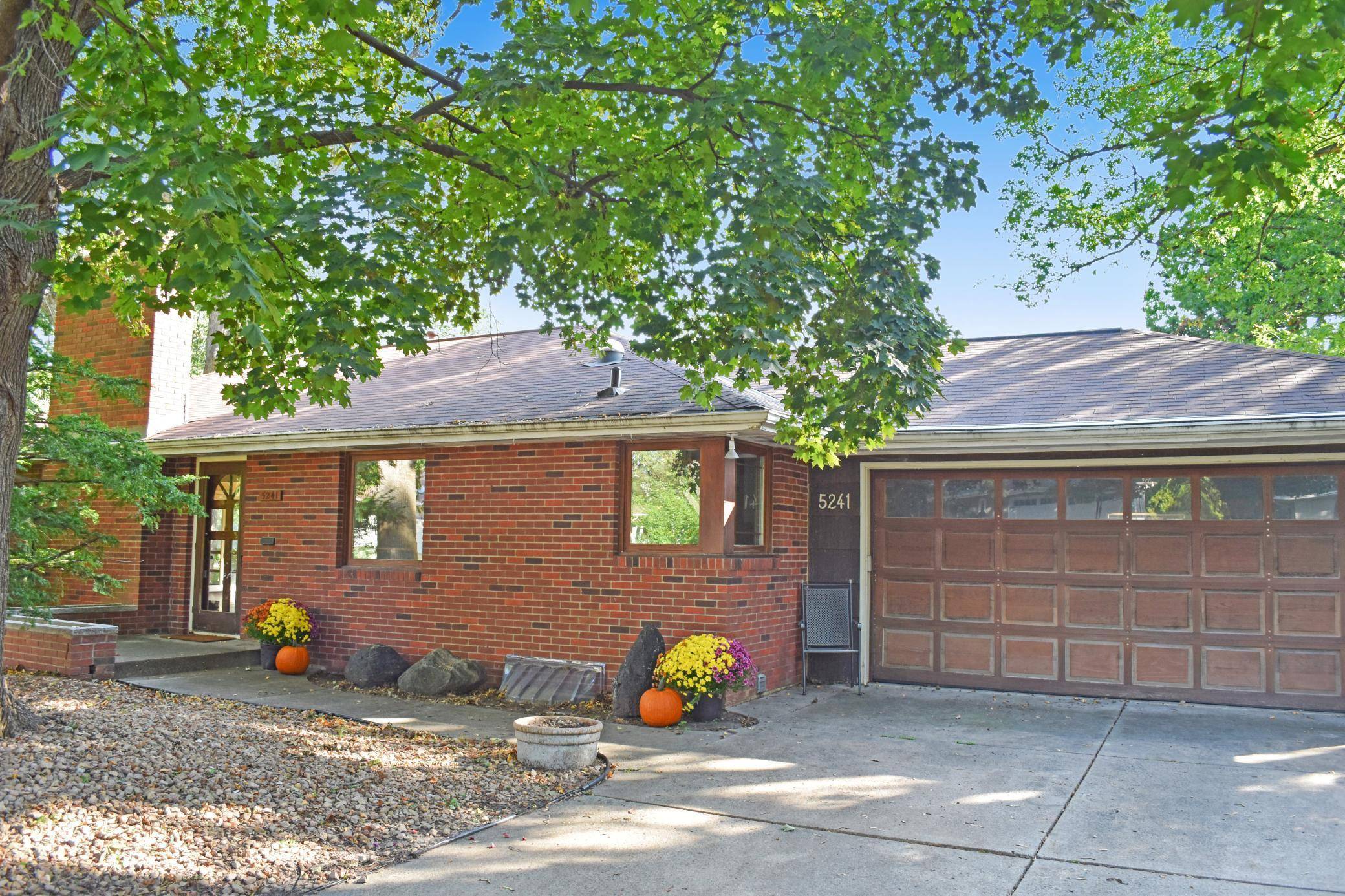 Edina, MN 55436,5241 Edenmoor ST