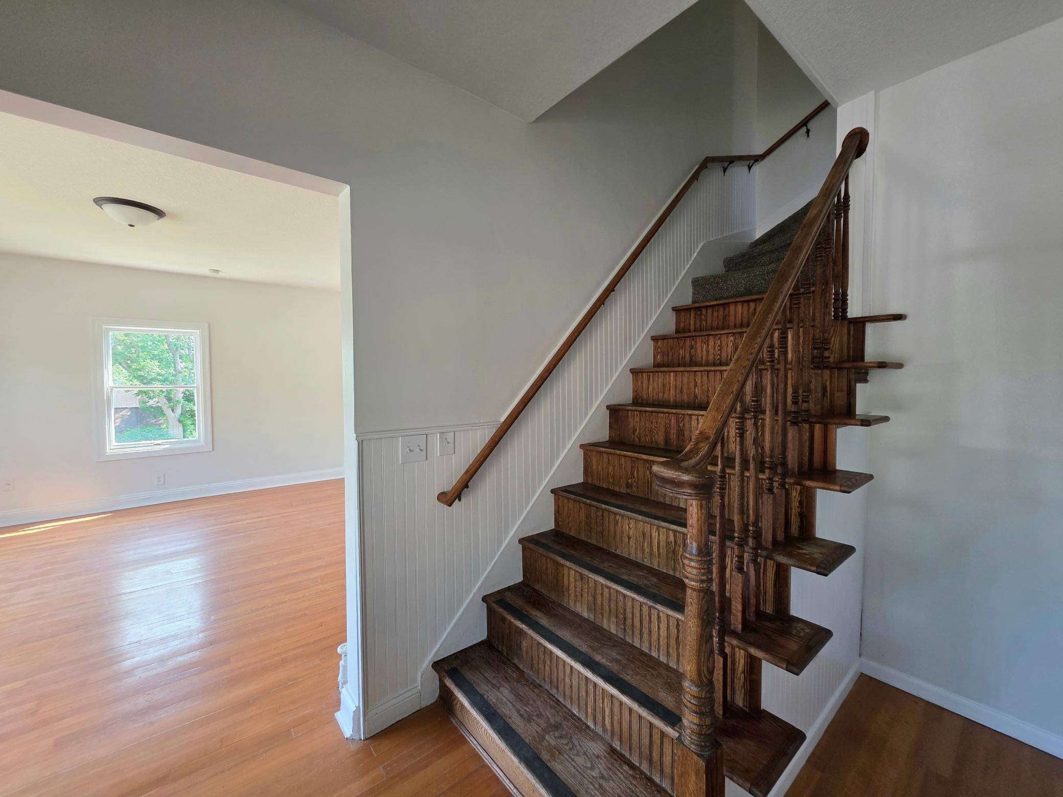 Saint Bonifacius, MN 55375,4157 Main ST