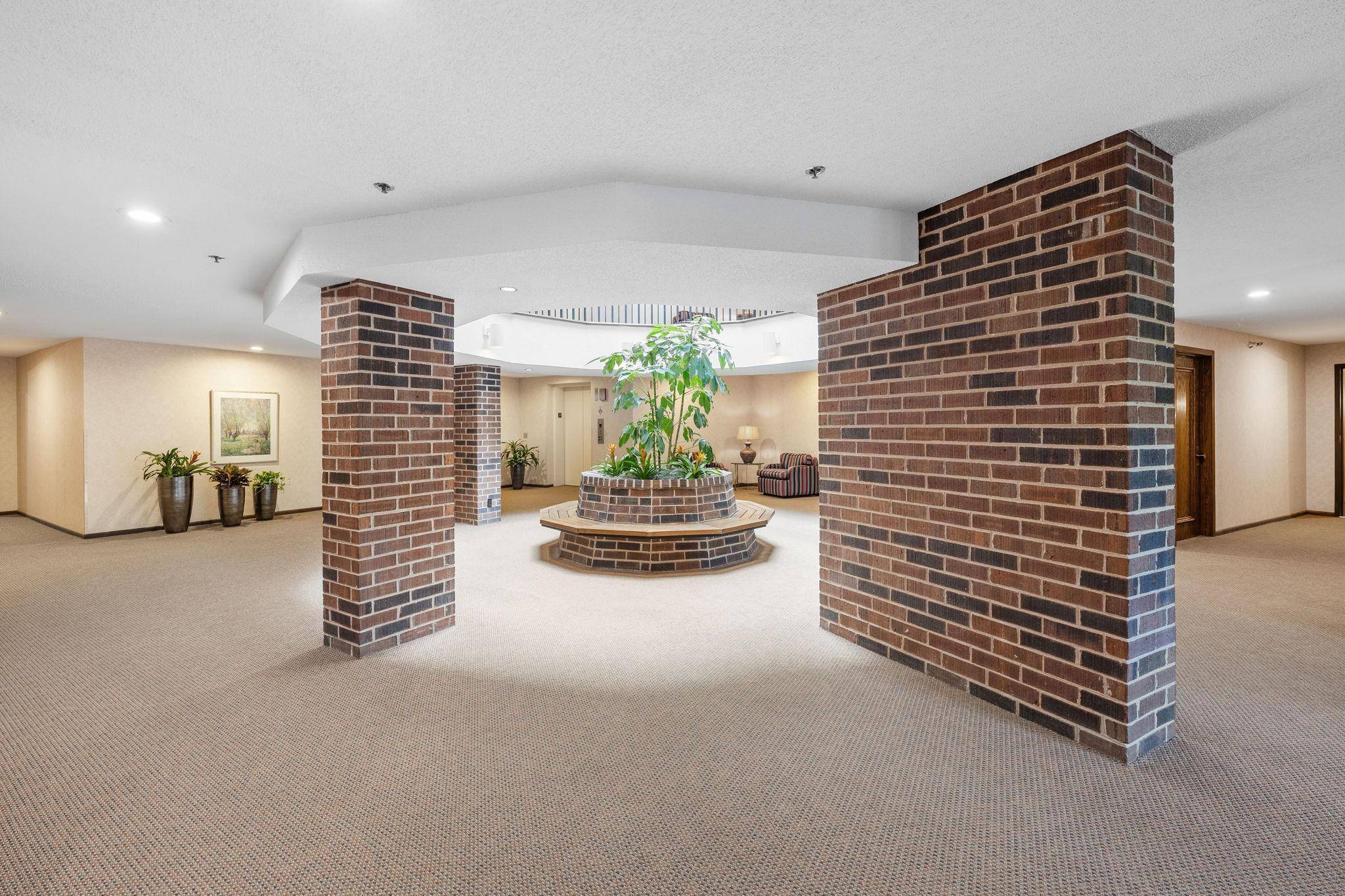 Edina, MN 55439,5501 Dewey Hill RD #330