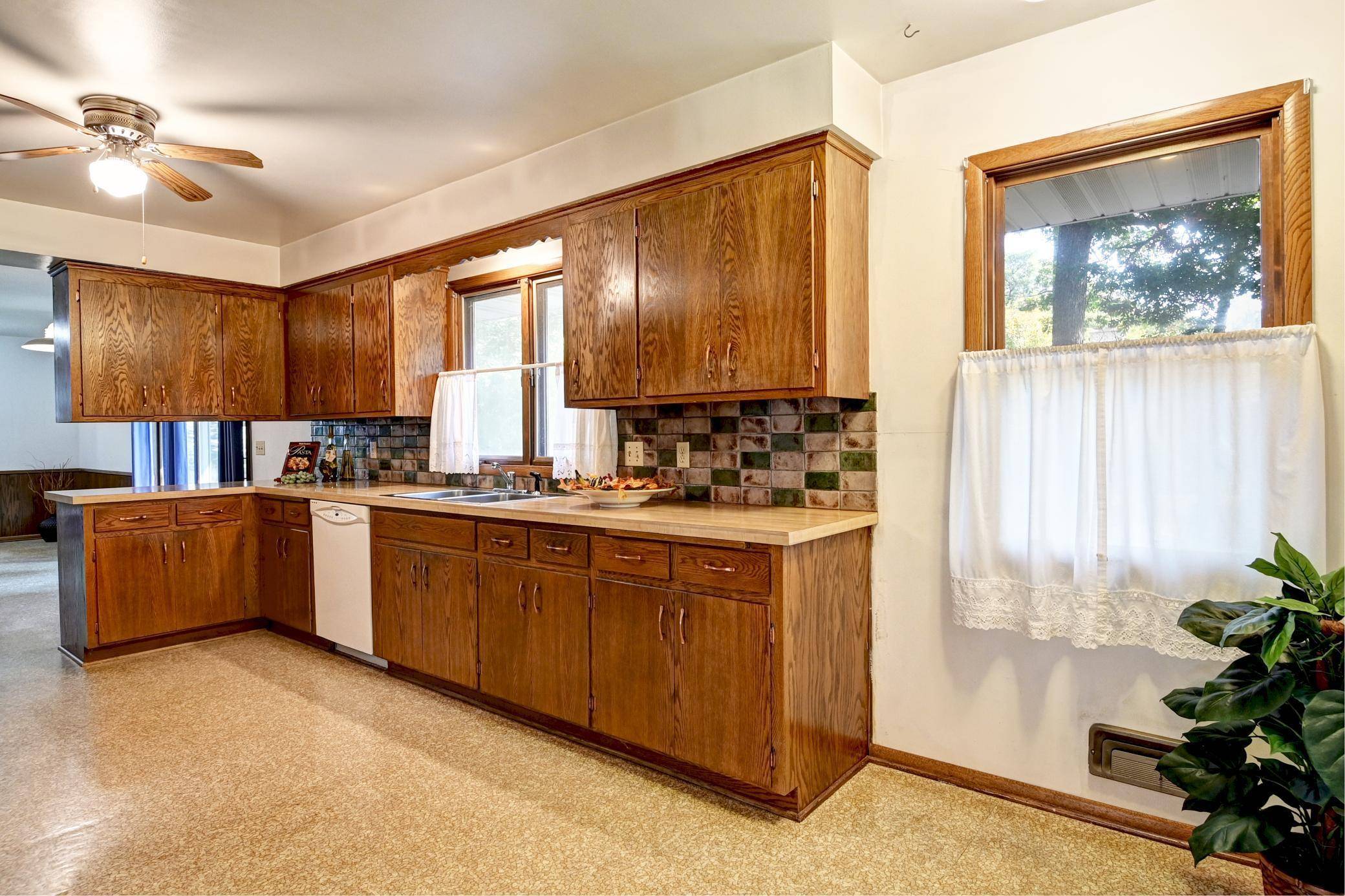 Golden Valley, MN 55427,1552 Sumter AVE N