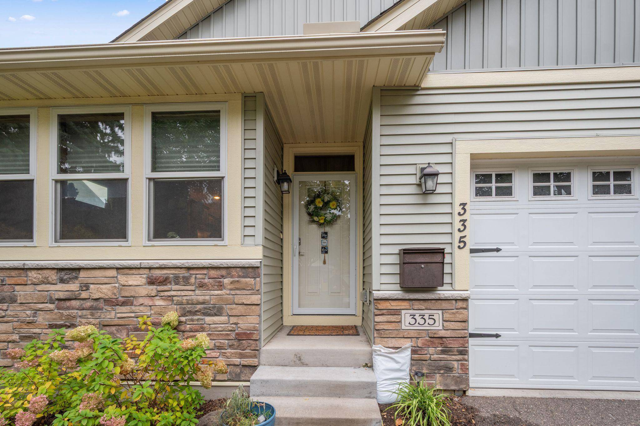 Saint Paul, MN 55103,335 Charles AVE