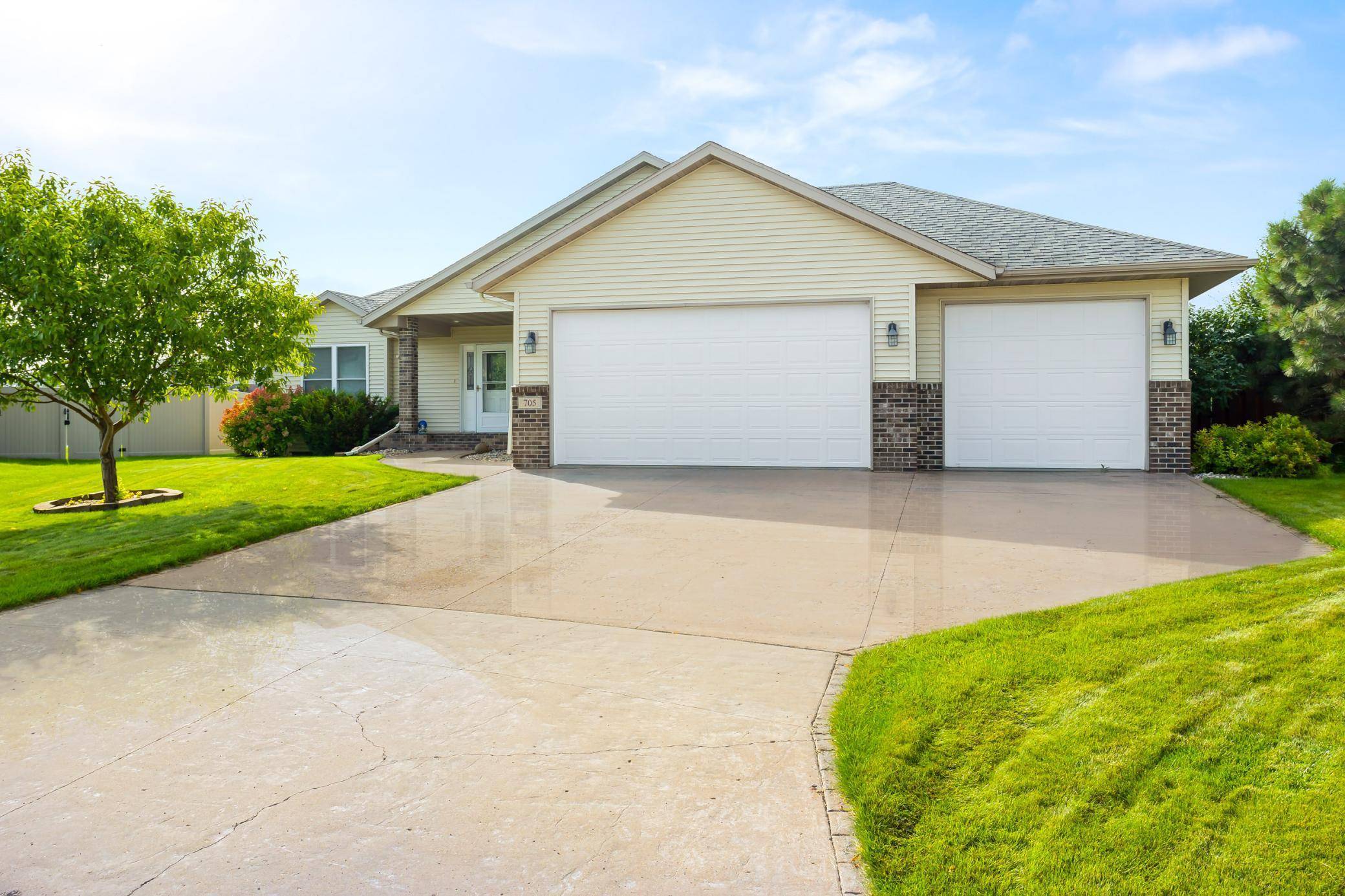 Moorhead, MN 56560,705 43 1/2 AVE S
