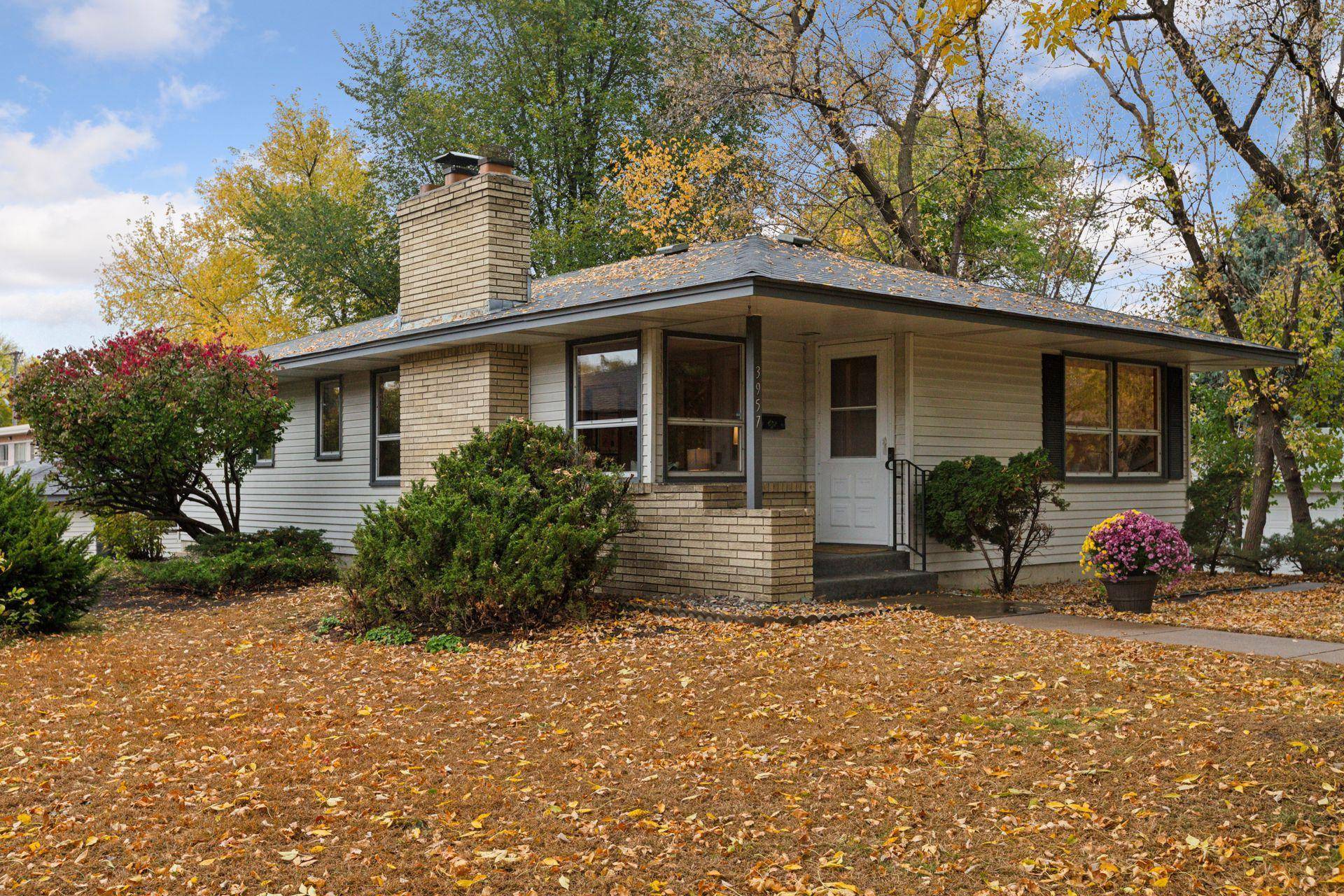 Robbinsdale, MN 55422,3957 Lake Curve DR N