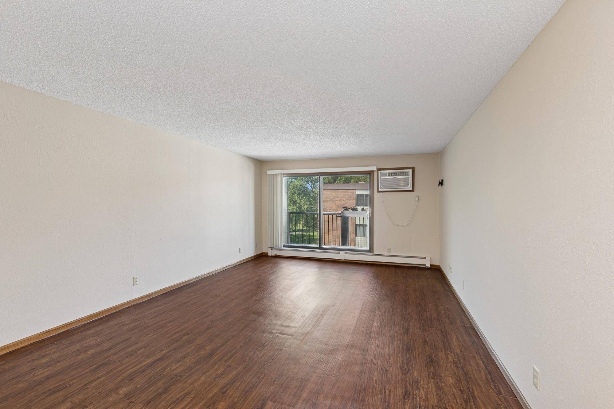 Arden Hills, MN 55112,4 Pine Tree DR #324