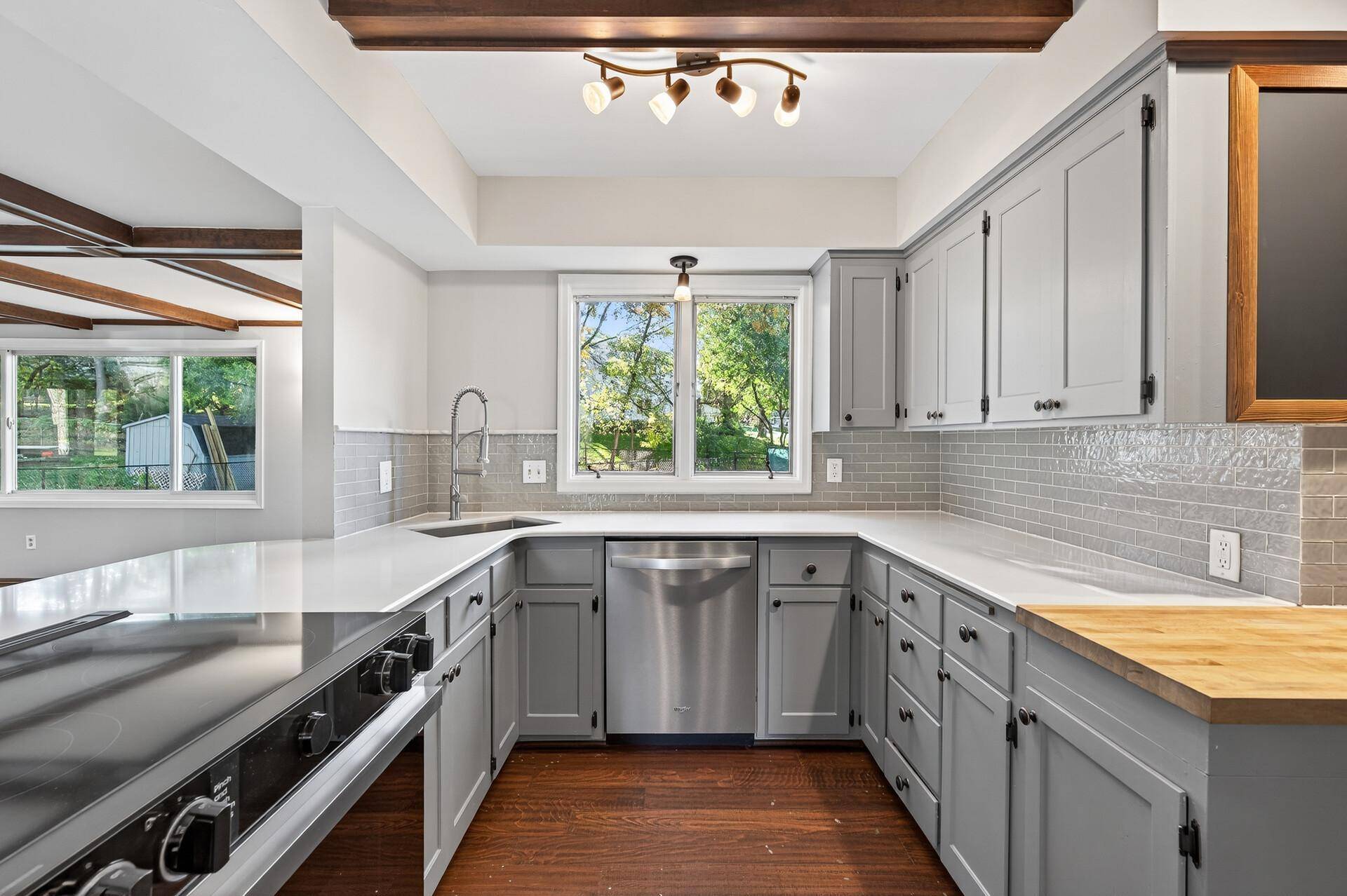 Burnsville, MN 55337,1009 Knob Hill RD