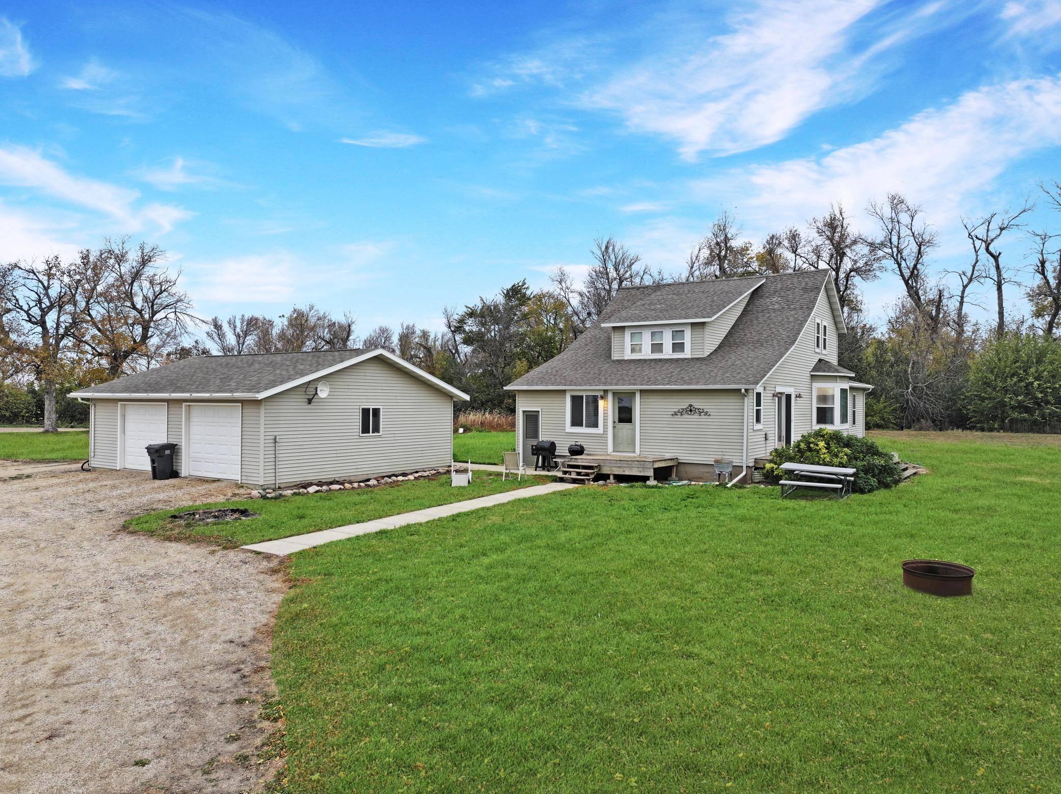 Edgerton, MN 56128,281 20th AVE