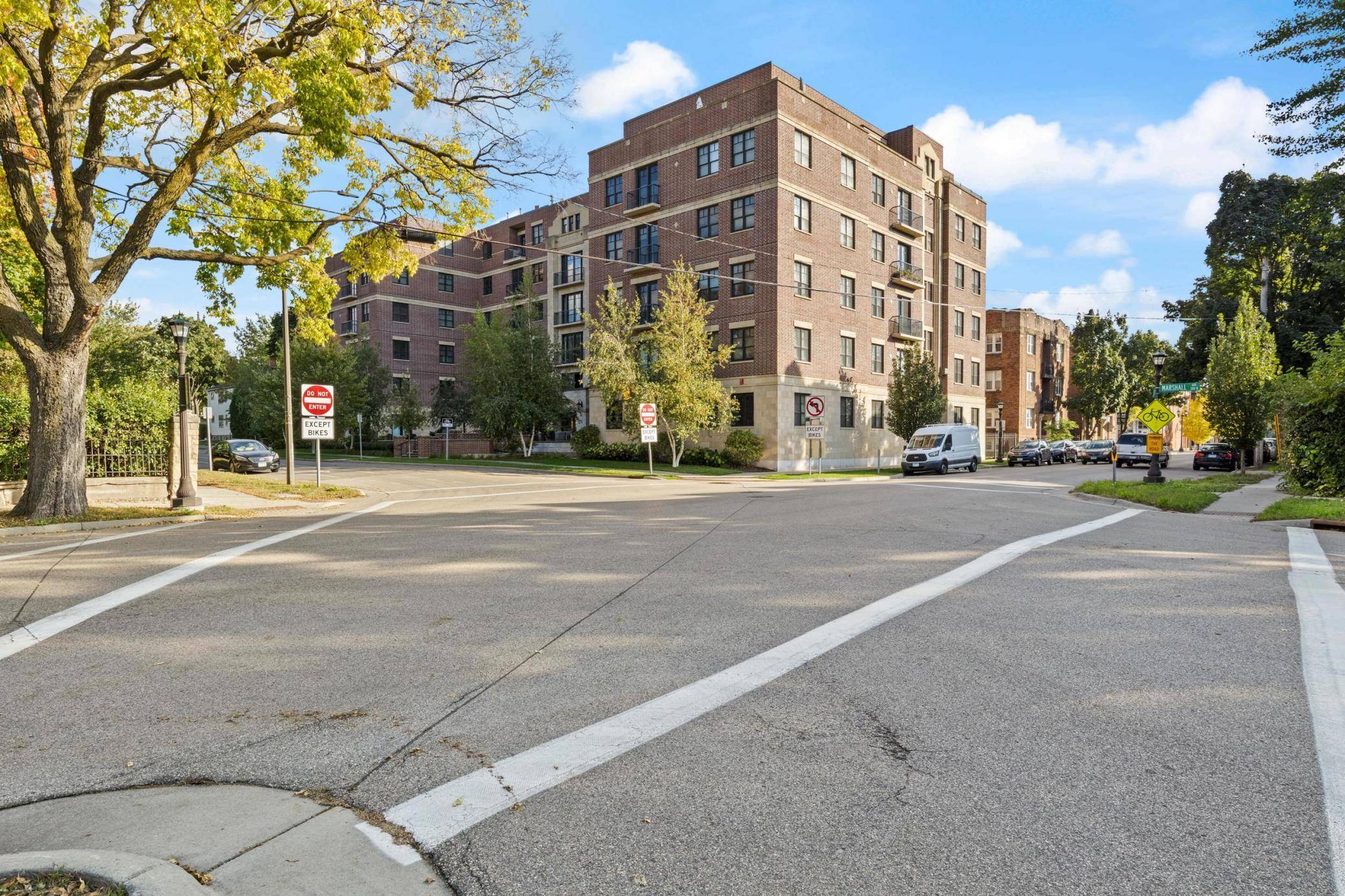 Saint Paul, MN 55102,370 Marshall AVE #301