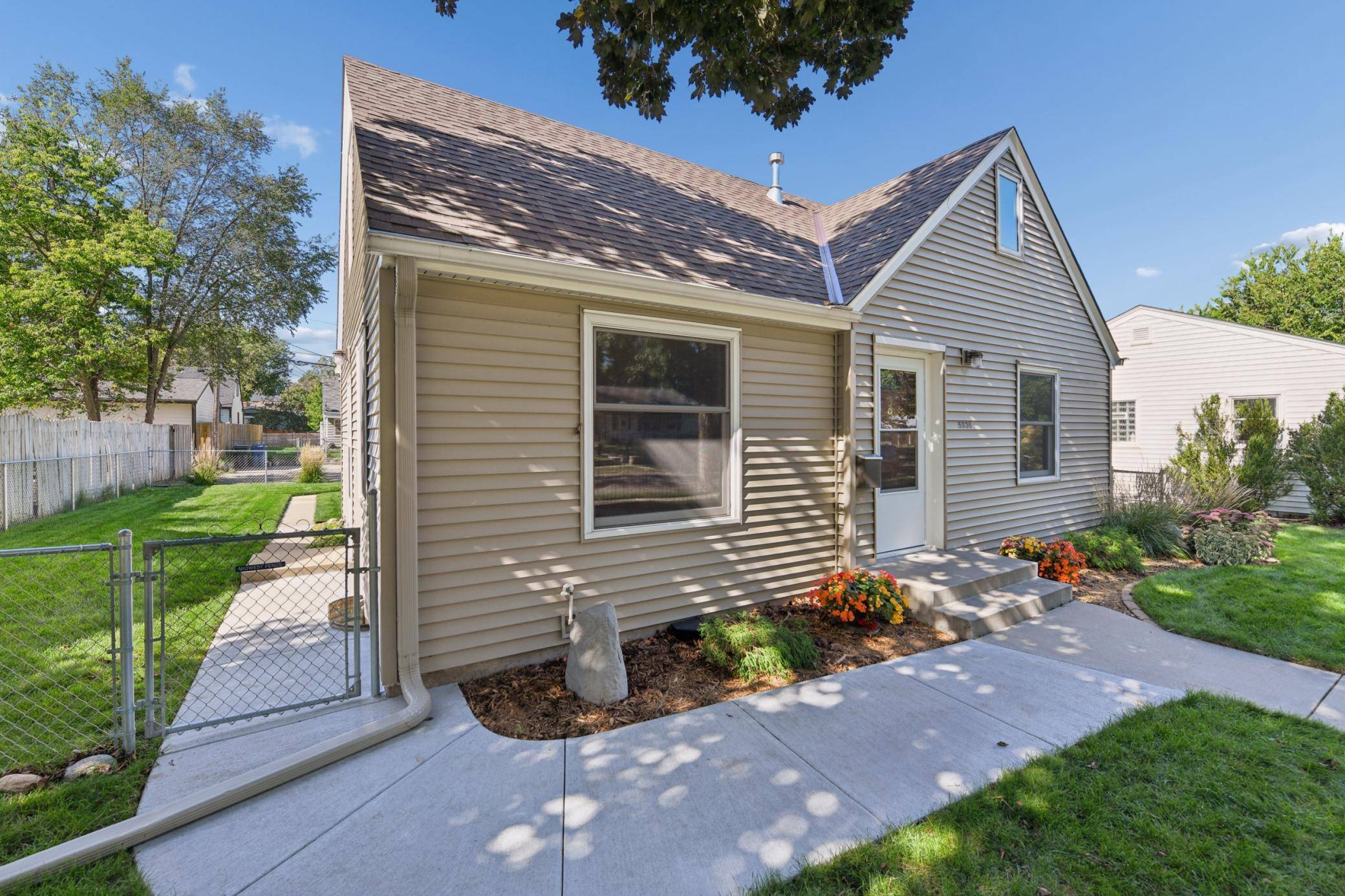 Minneapolis, MN 55410,5936 Queen AVE S