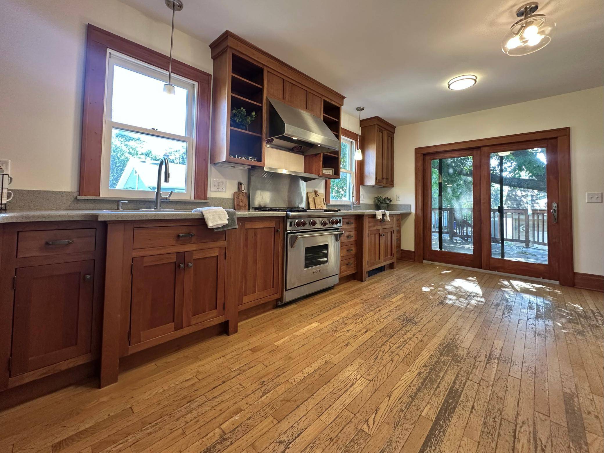 Saint Paul, MN 55104,1470 Thomas AVE W