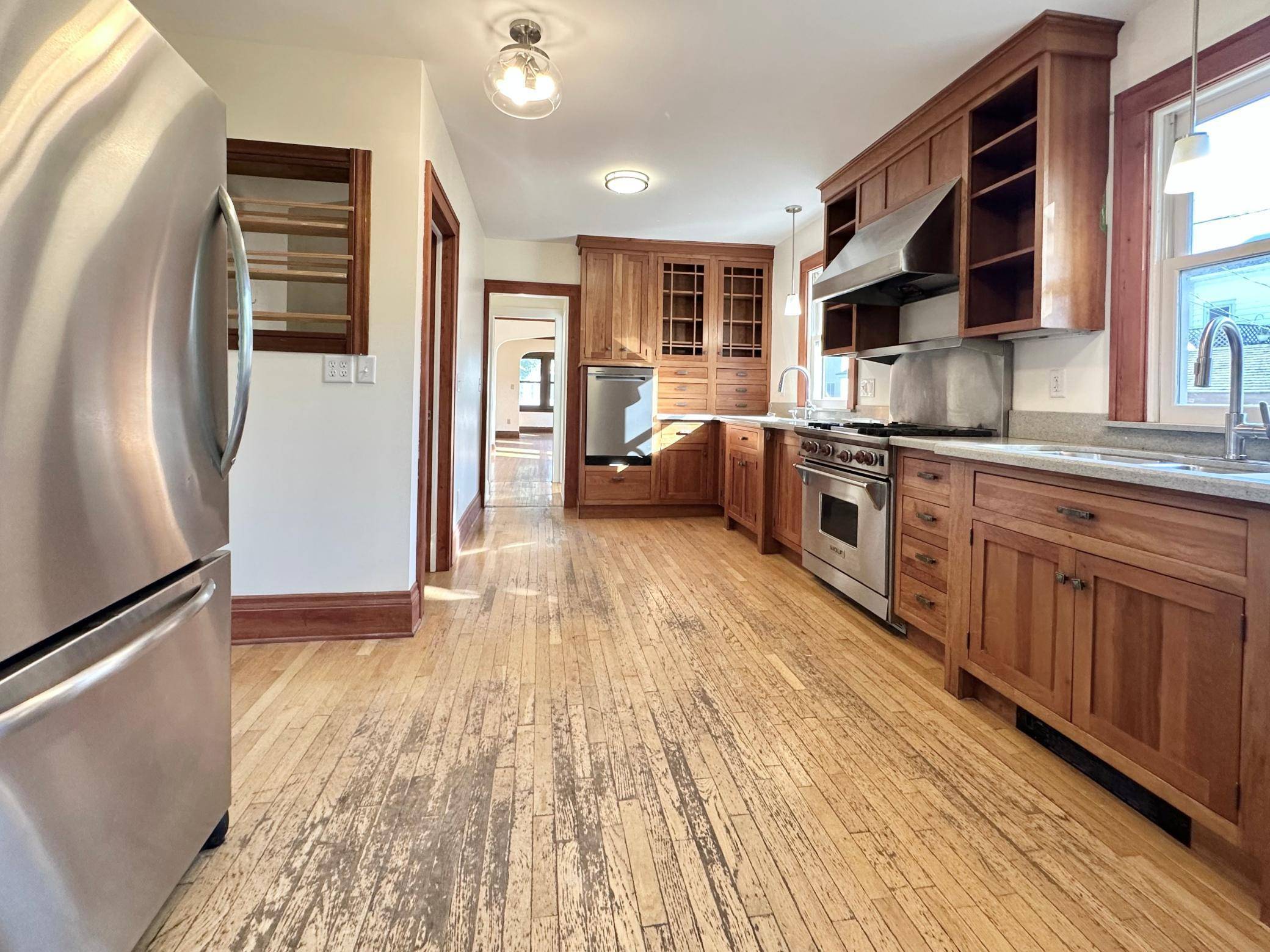 Saint Paul, MN 55104,1470 Thomas AVE W