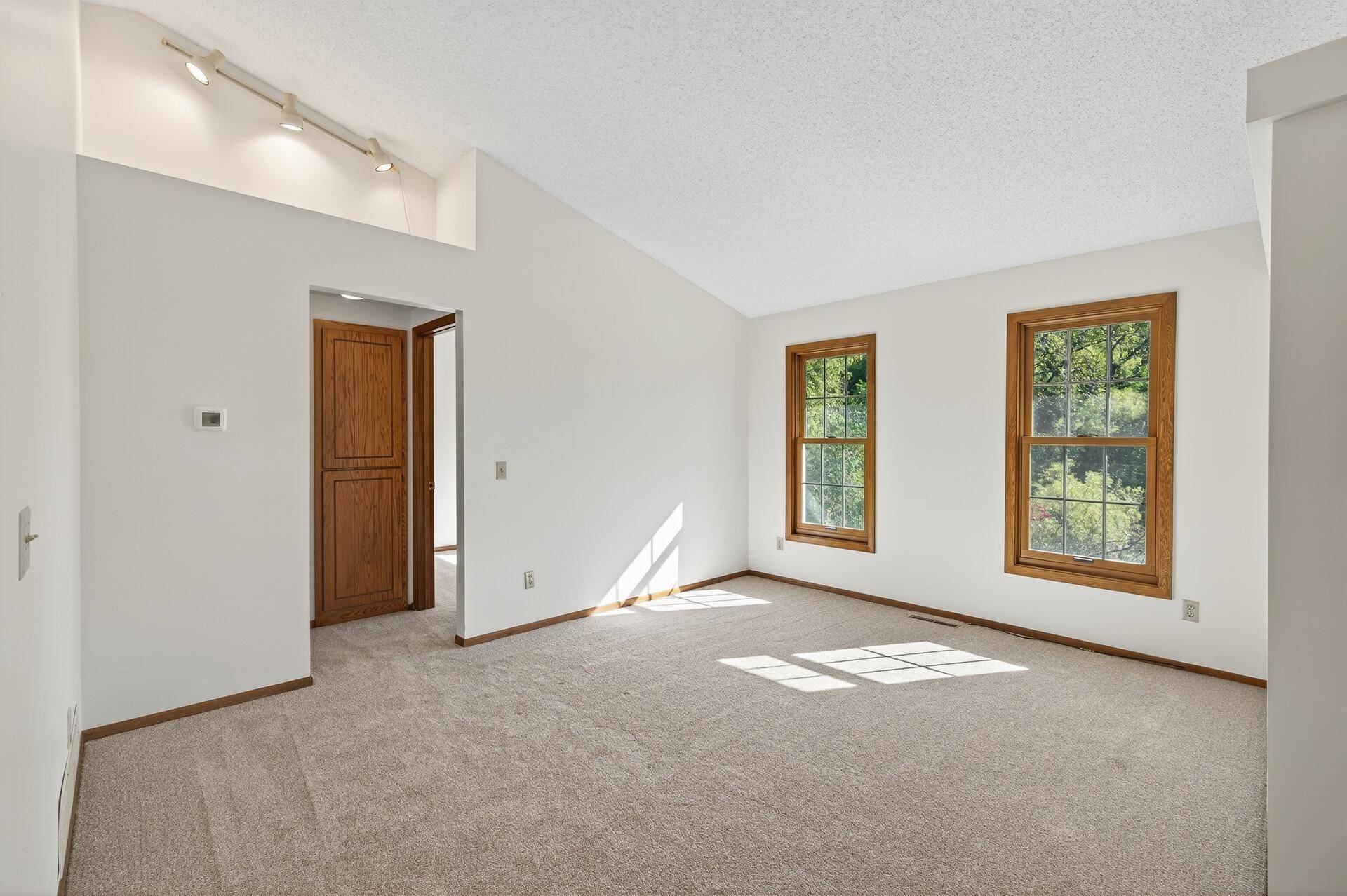 Oakdale, MN 55128,6671 Stillwater BLVD N