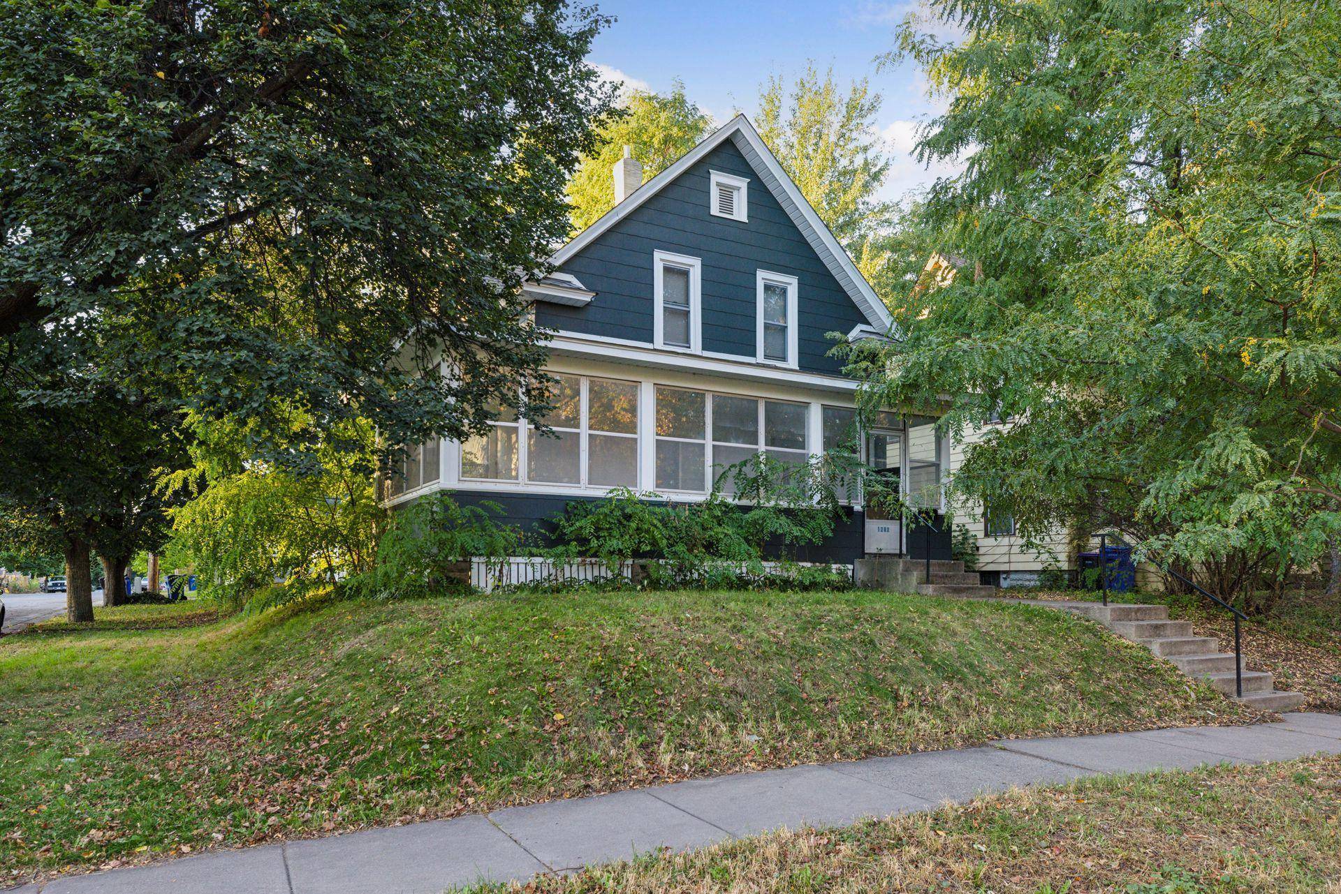 Saint Paul, MN 55104,1282 Hewitt AVE