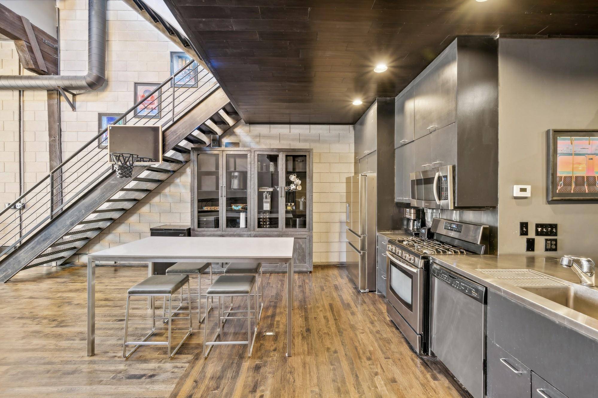 Minneapolis, MN 55401,801 Washington AVE N #320