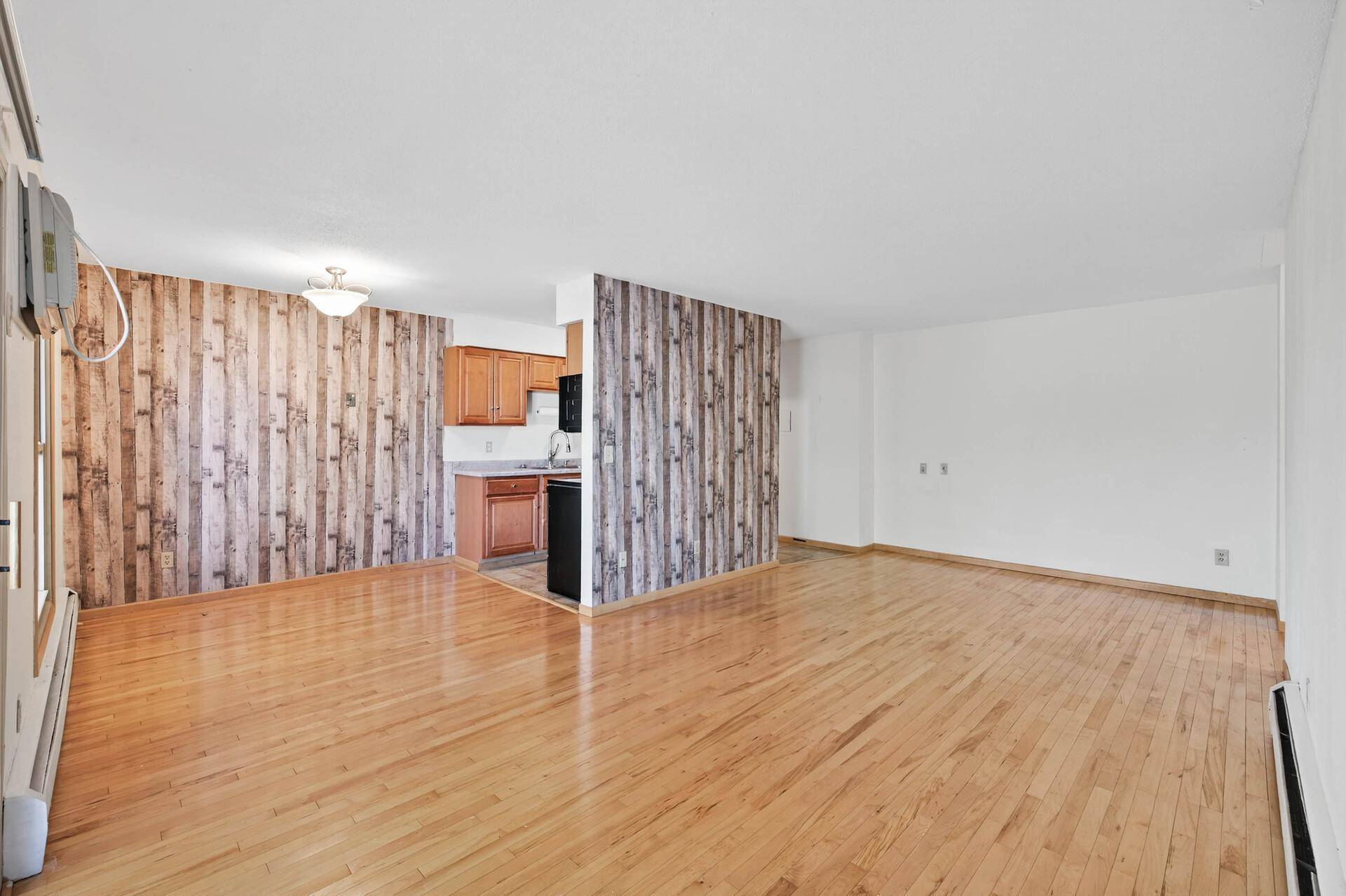 Hopkins, MN 55343,920 9th AVE S #5