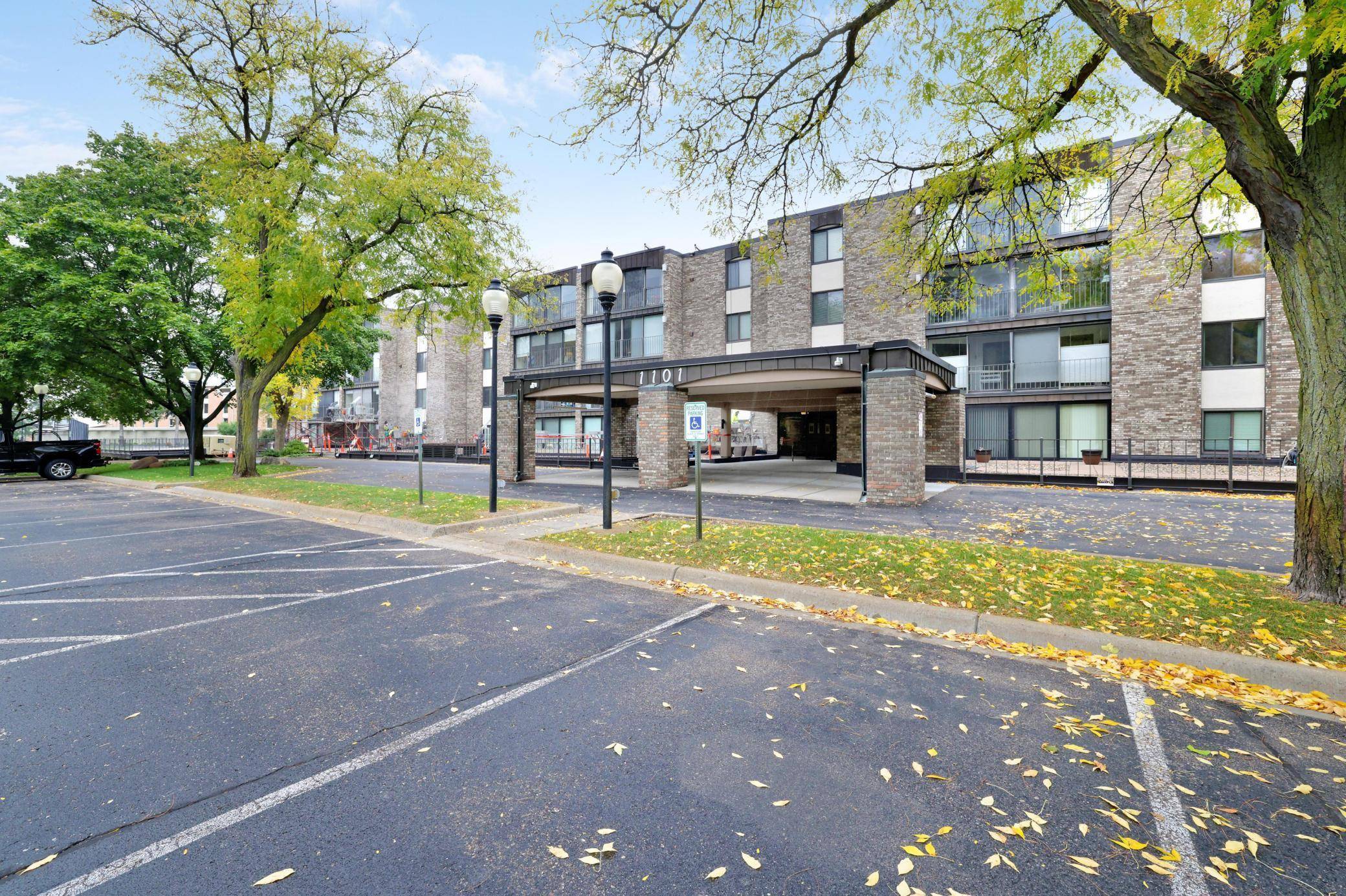 Lilydale, MN 55118,1101 Sibley Memorial HWY #303