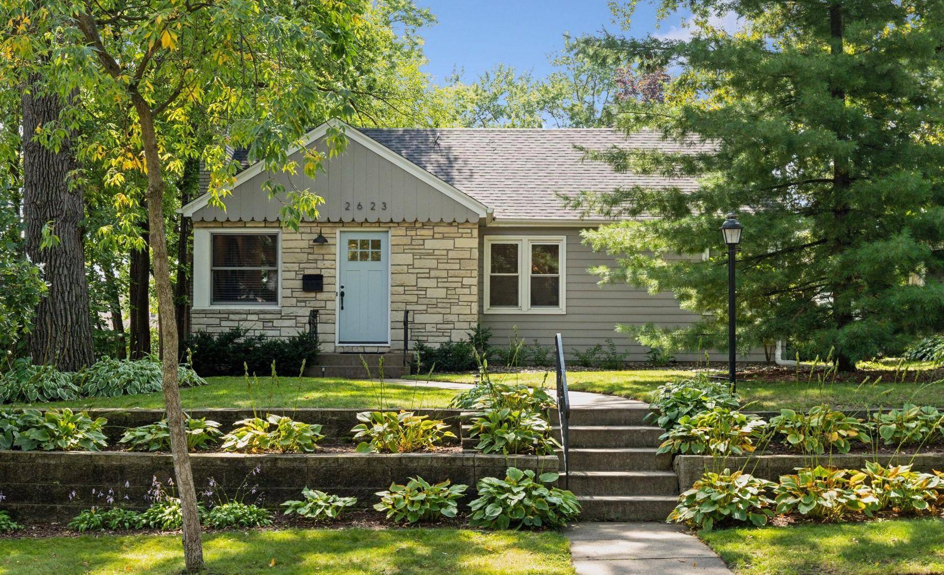 Minneapolis, MN 55410,2623 Robbins ST