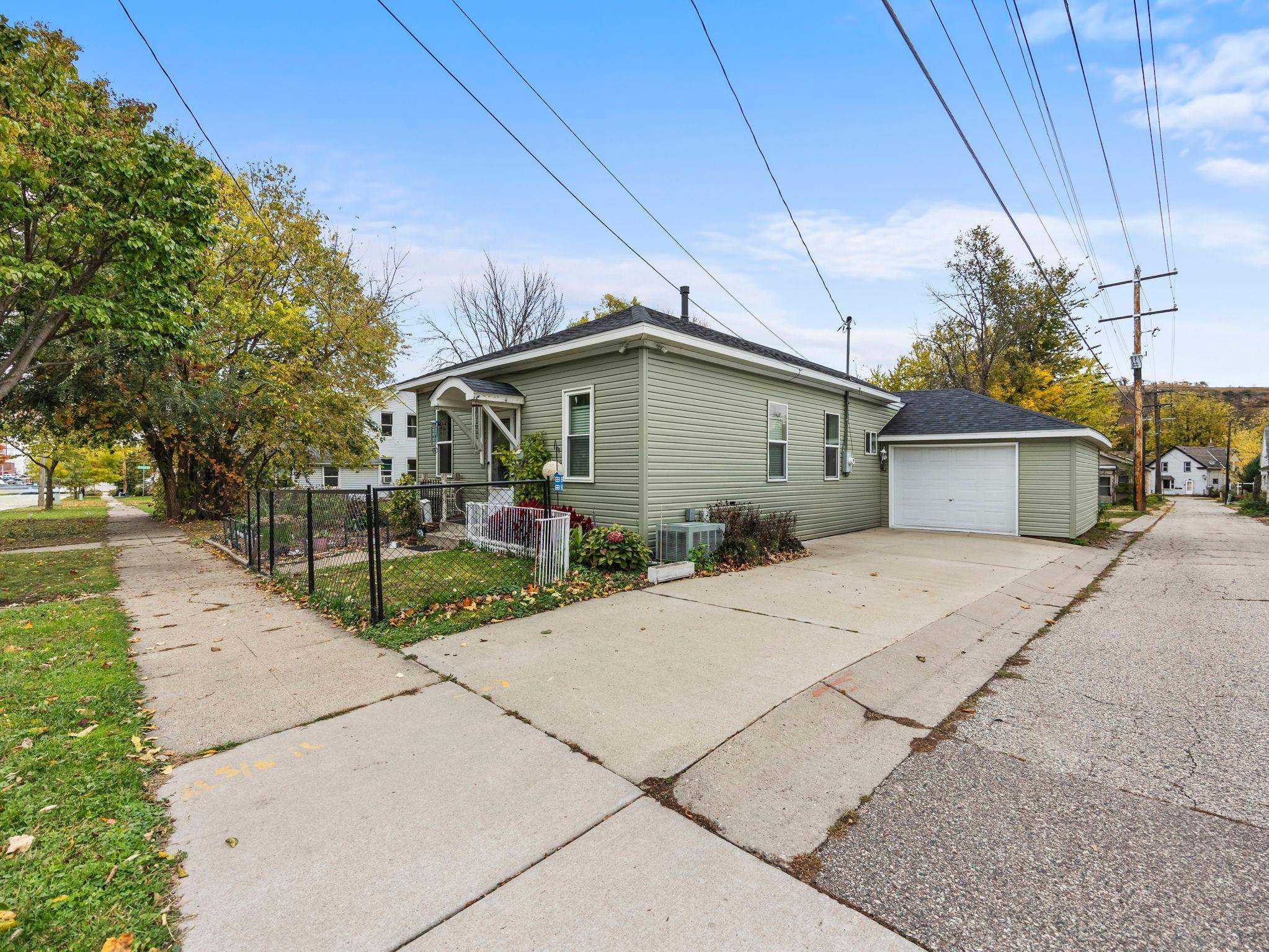 Red Wing, MN 55066,613 Potter ST