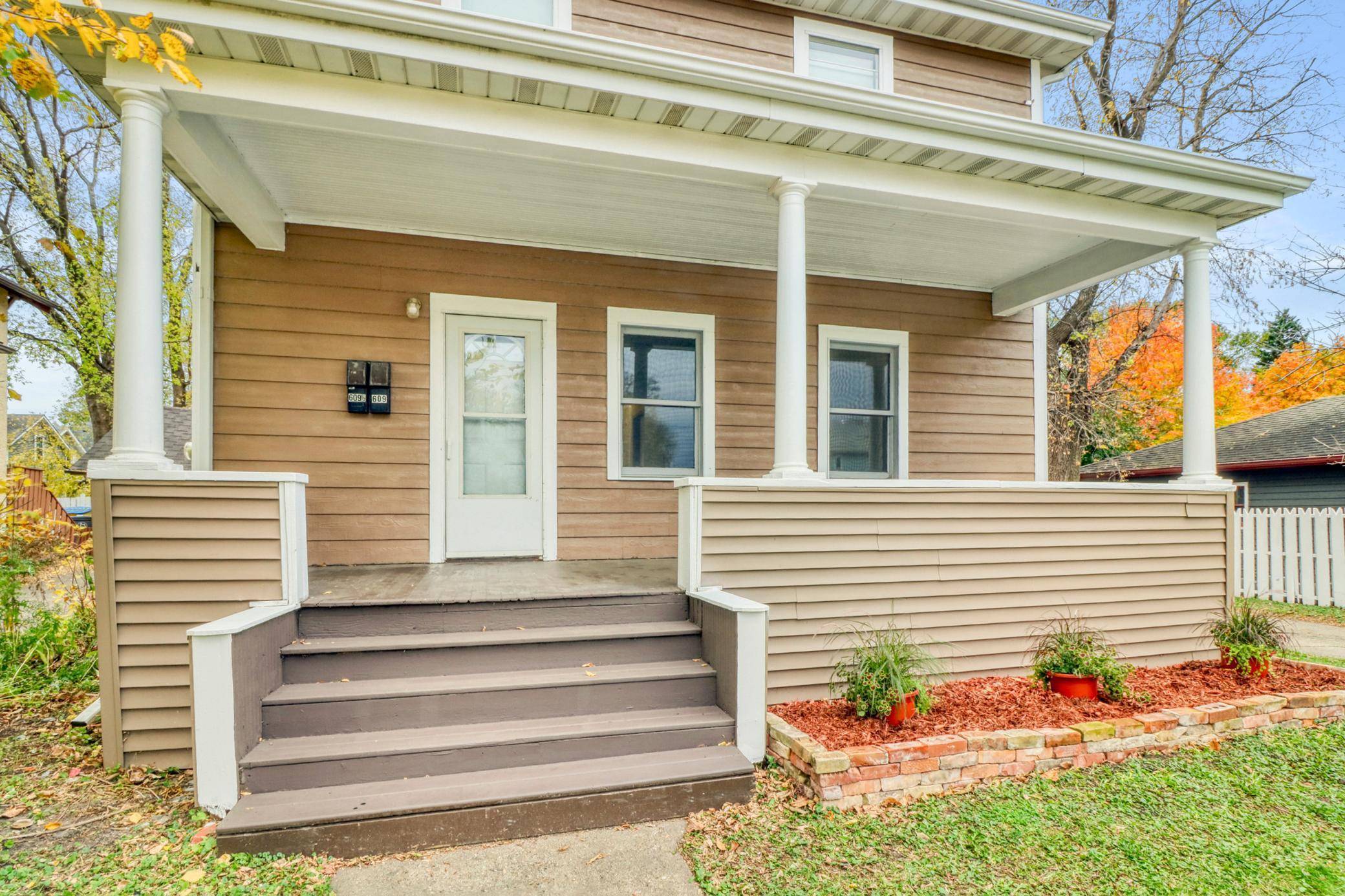 Moorhead, MN 56560,609 3rd AVE S