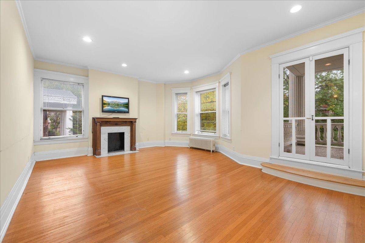 Saint Paul, MN 55102,442 Summit AVE #4