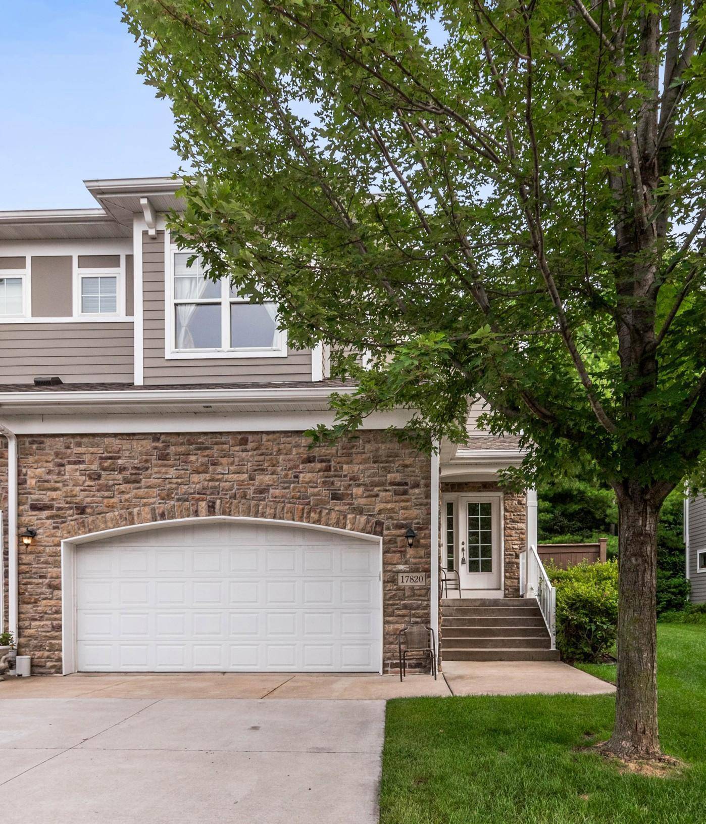 Deephaven, MN 55391,17820 Valley Cove CT