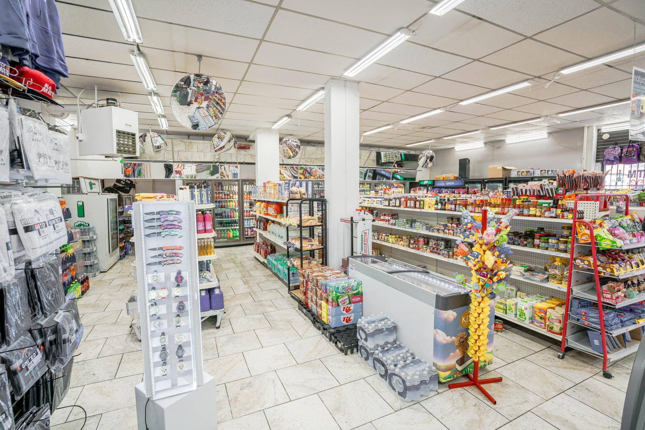 Saint Paul, MN 55106,365 Earl ST