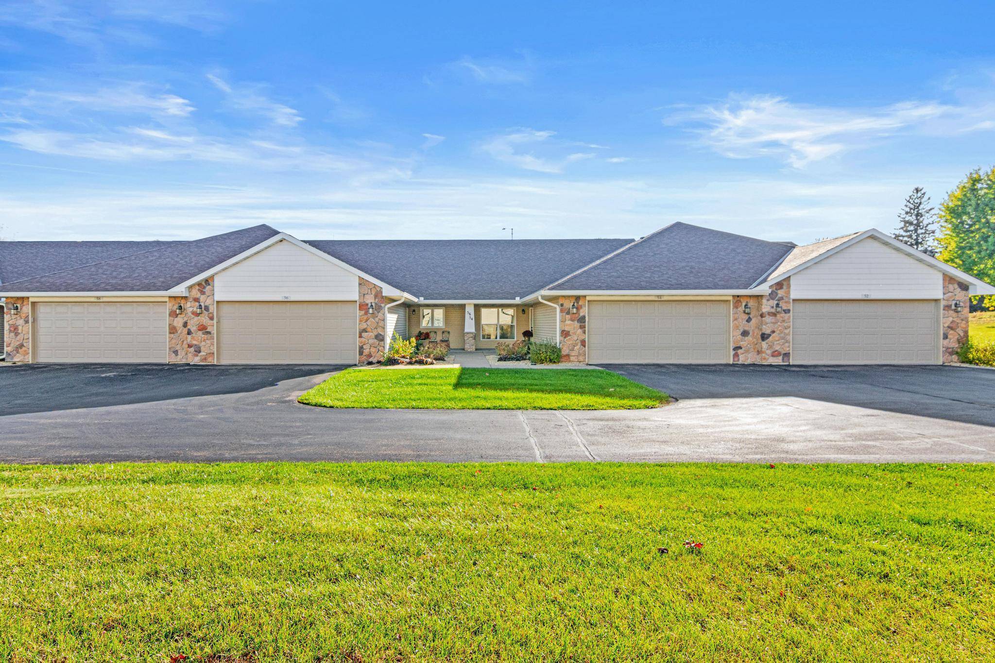 Hudson, WI 54016,54 Crown Pointe Curve