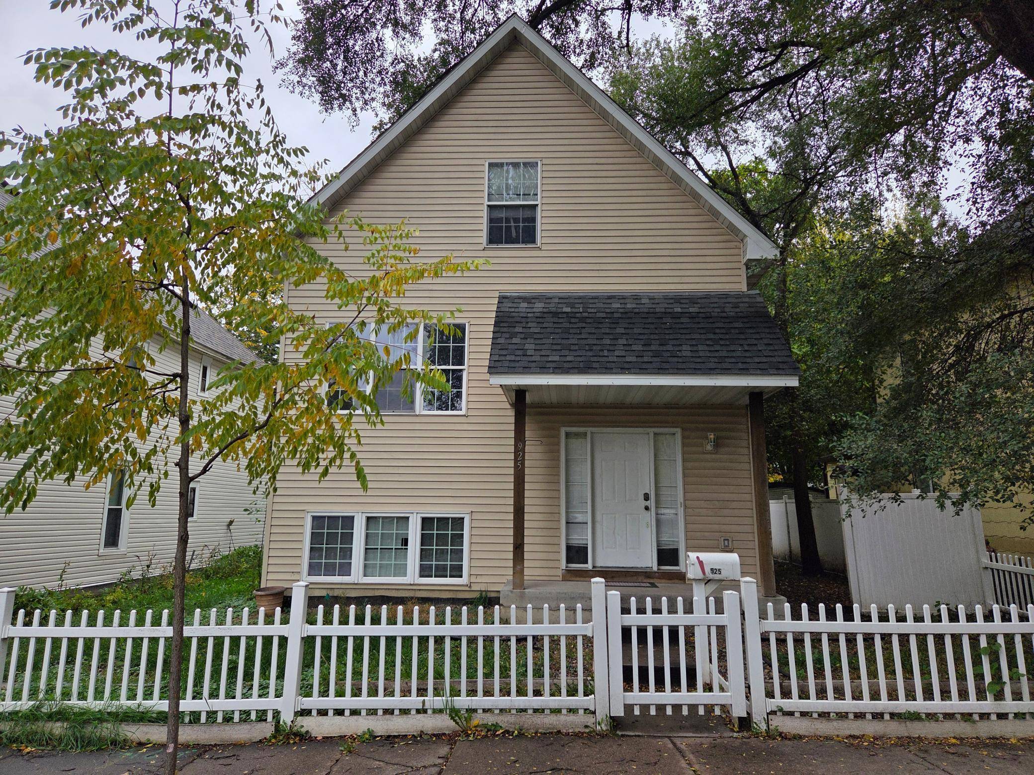 Saint Paul, MN 55117,925 Marion ST