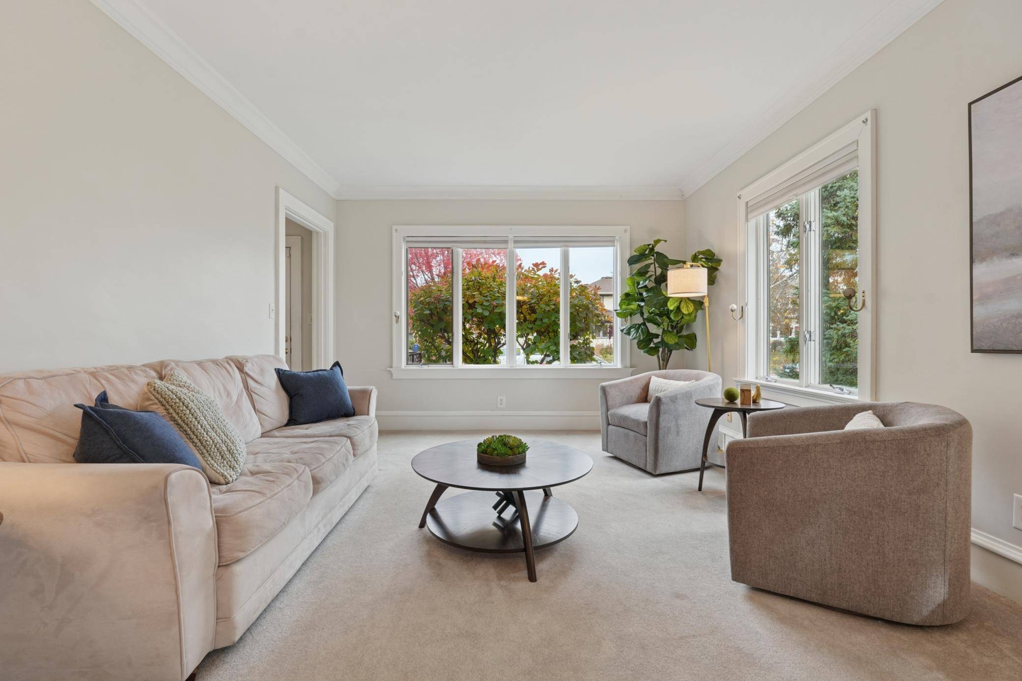 Saint Paul, MN 55106,1074 Hyacinth AVE E