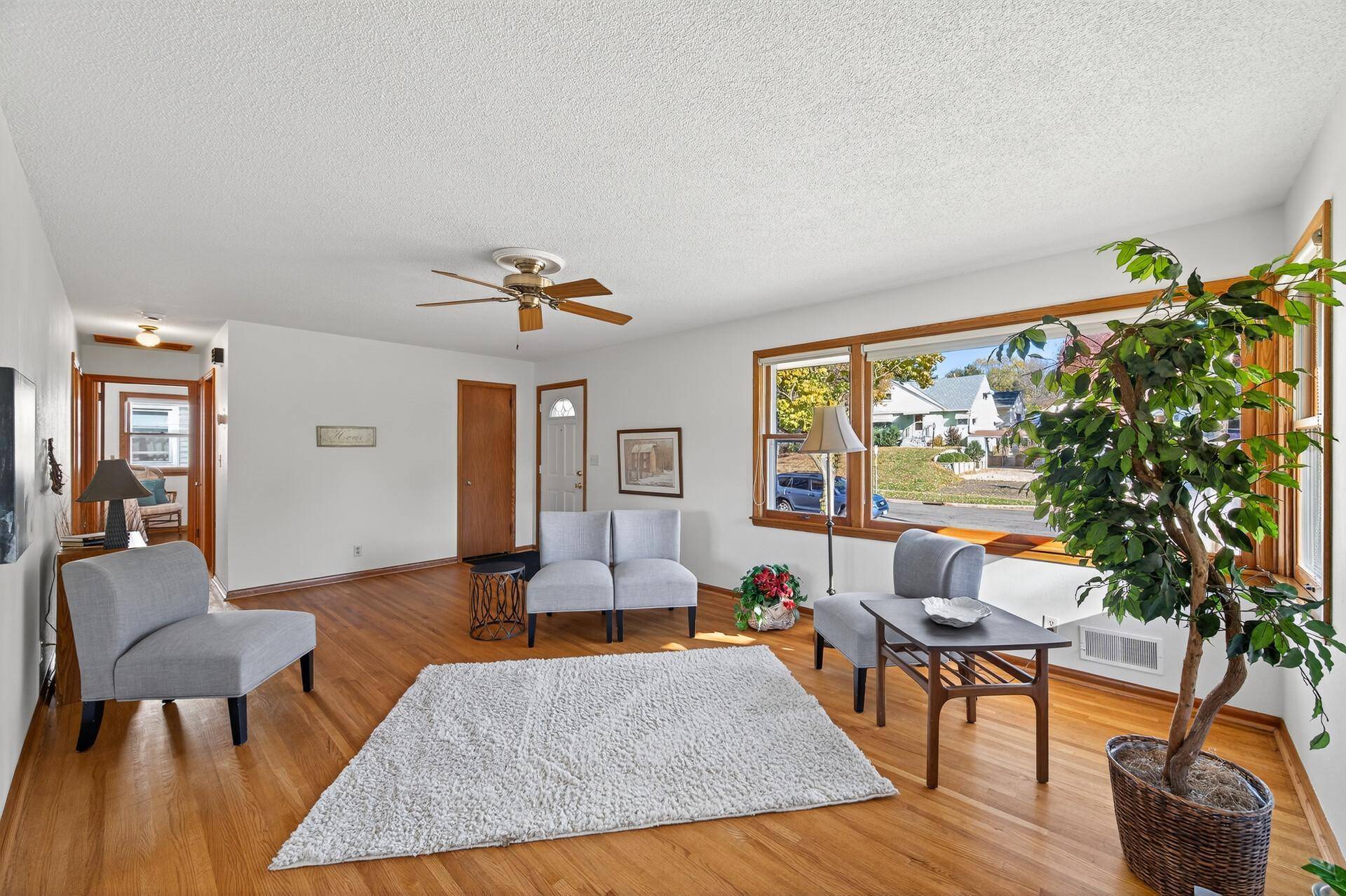 Saint Paul, MN 55106,1377 Clarence ST