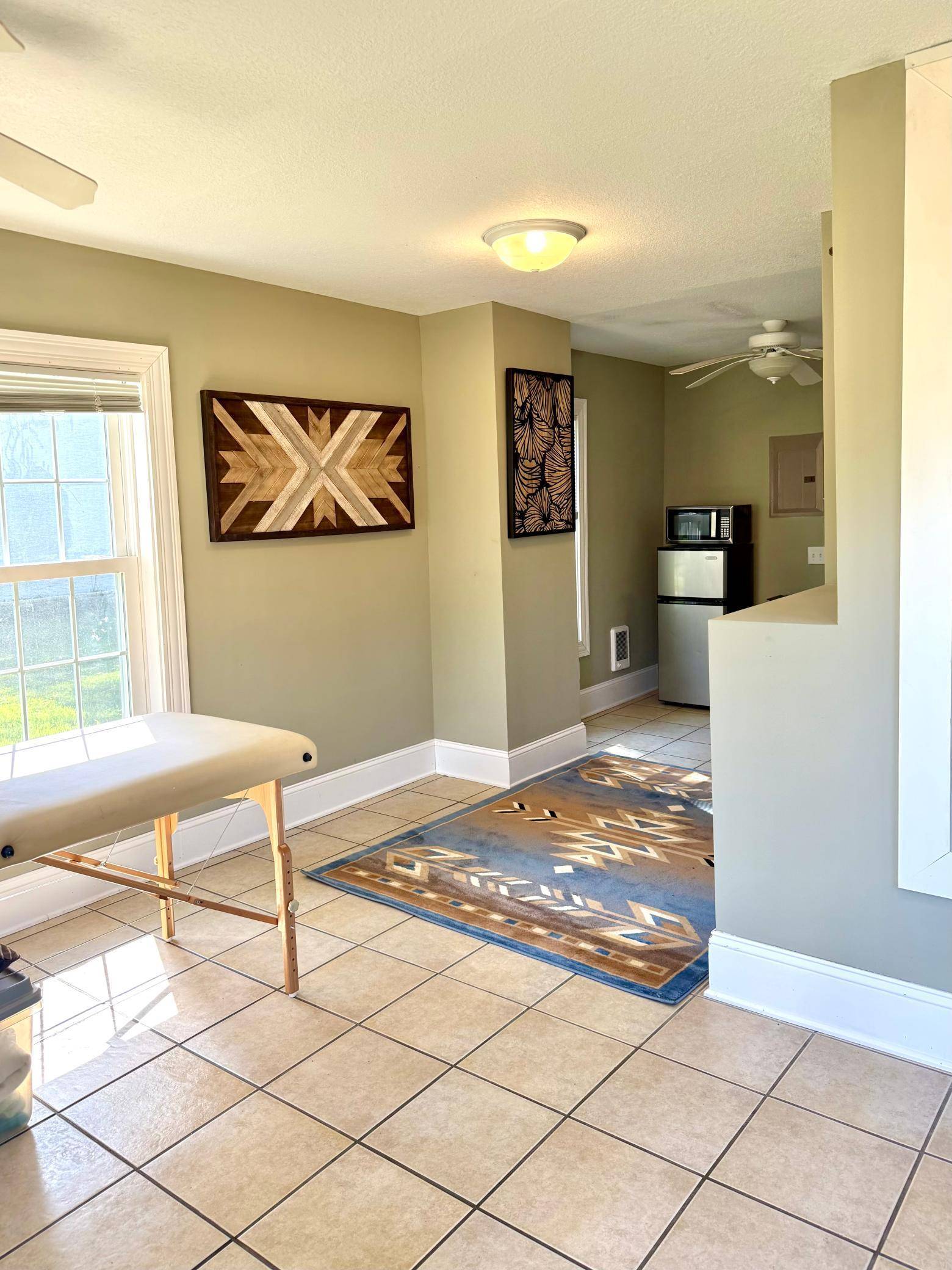 Saint Paul, MN 55103,996 Front AVE