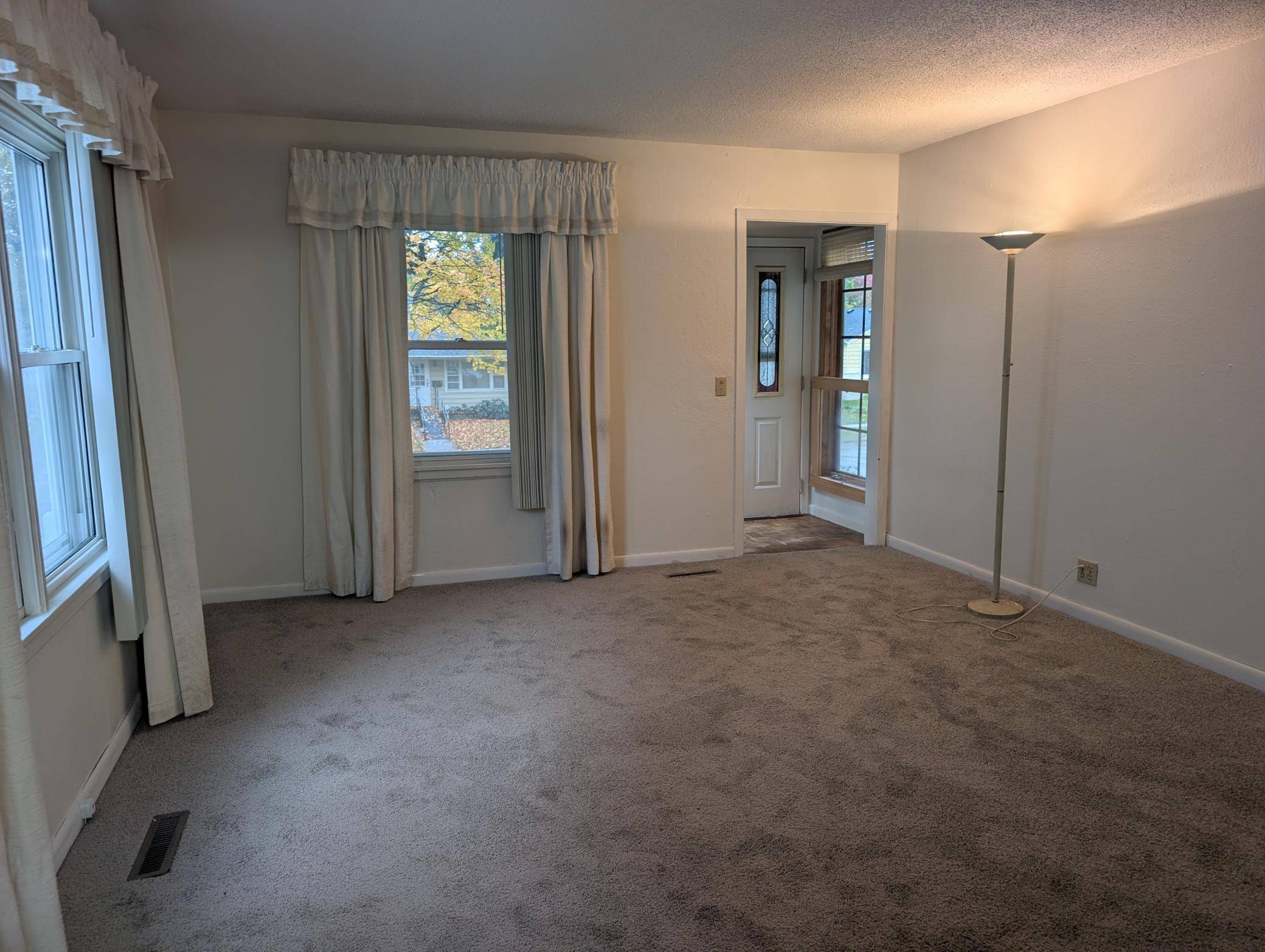 Columbia Heights, MN 55421,5027. 6th ST NE