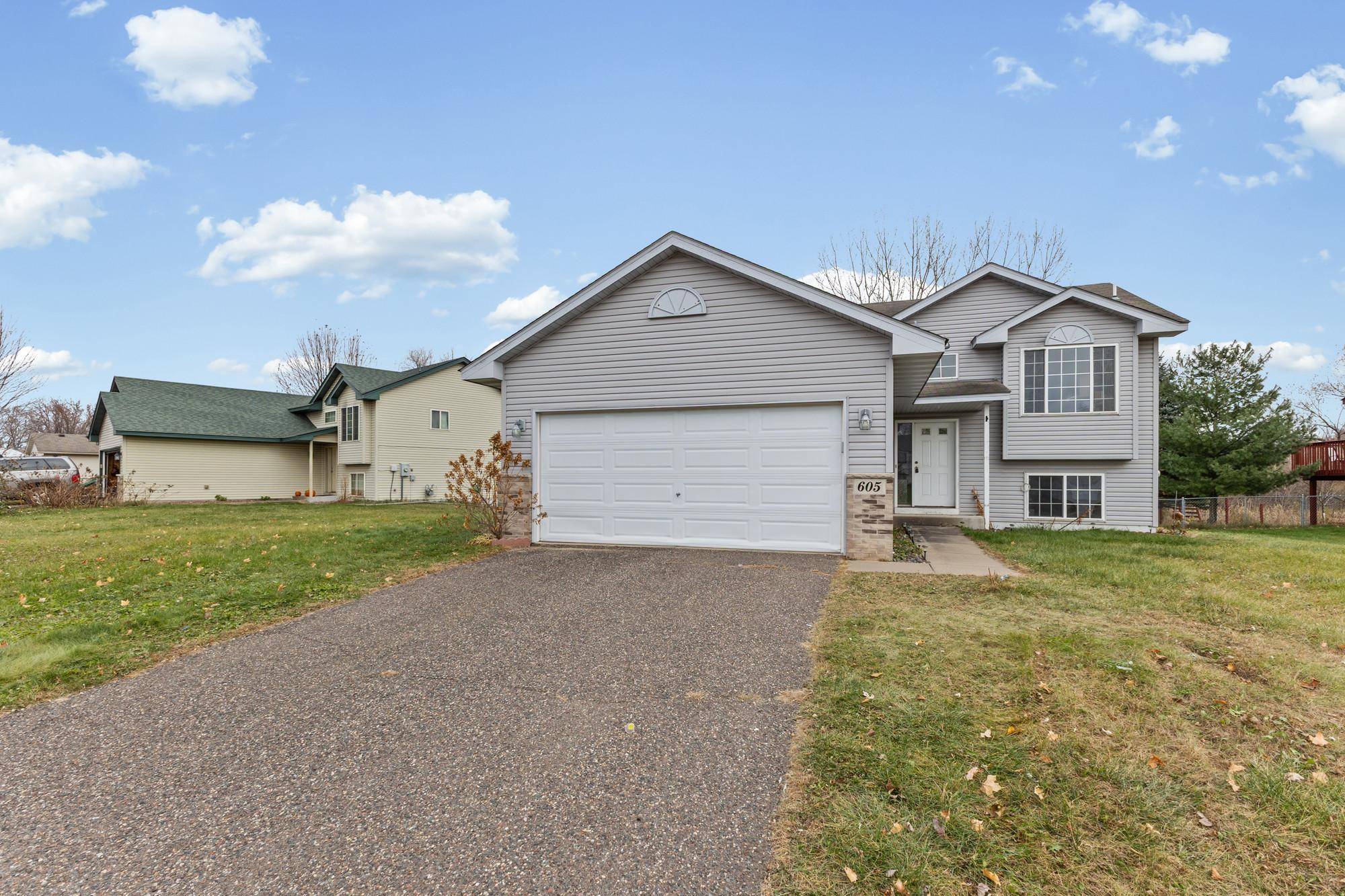 Braham, MN 55006,605 Horseshoe LN