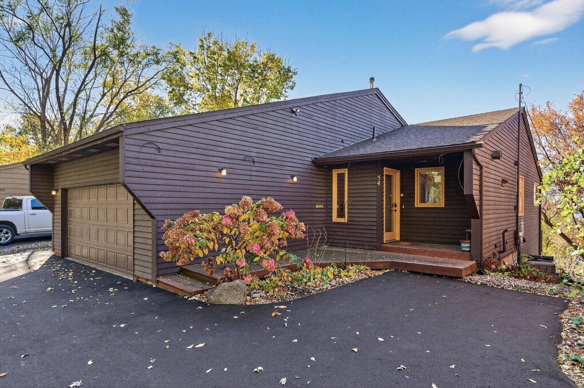 Saint Paul, MN 55106,54 Bates AVE