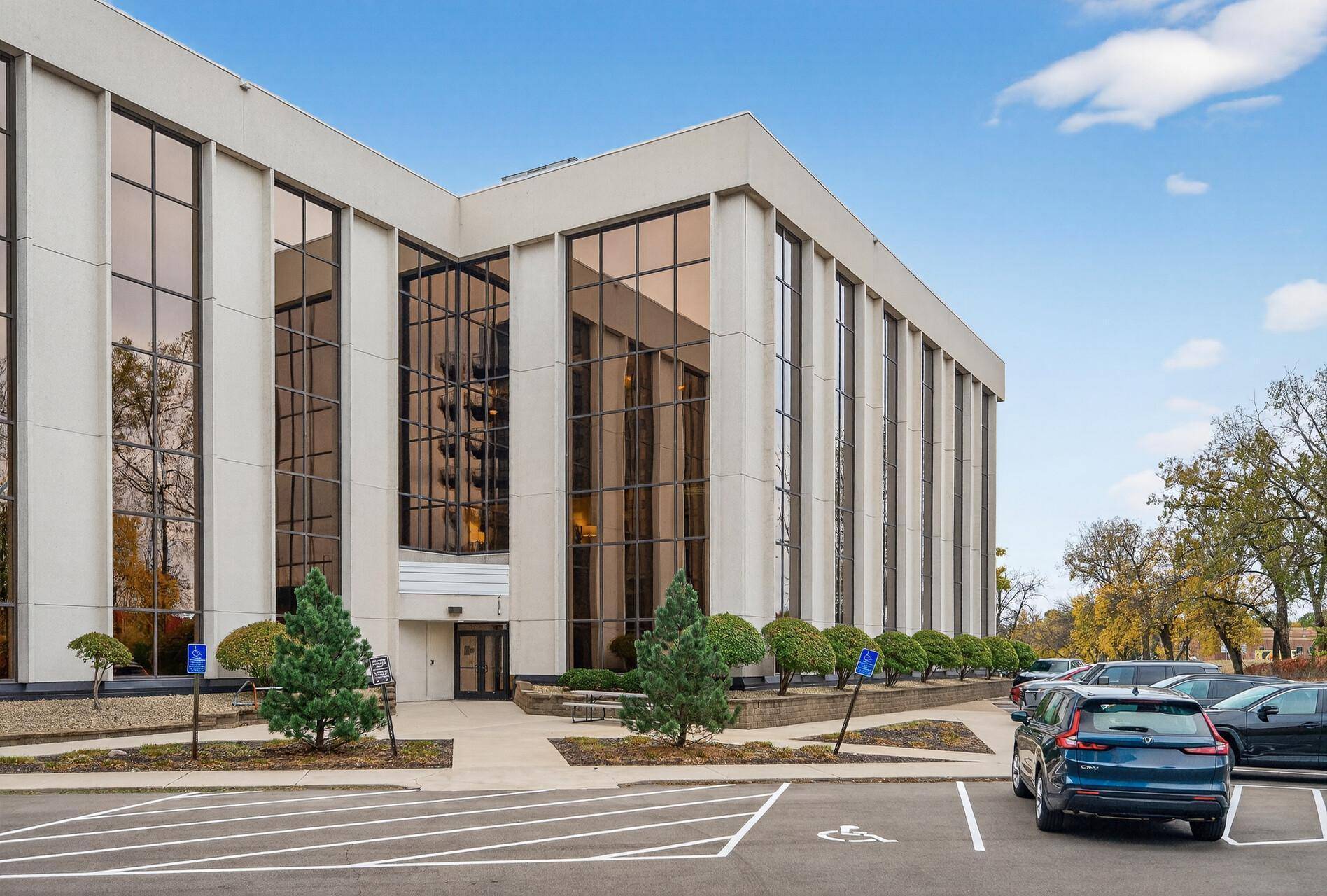 Edina, MN 55424,5200 Willson RD